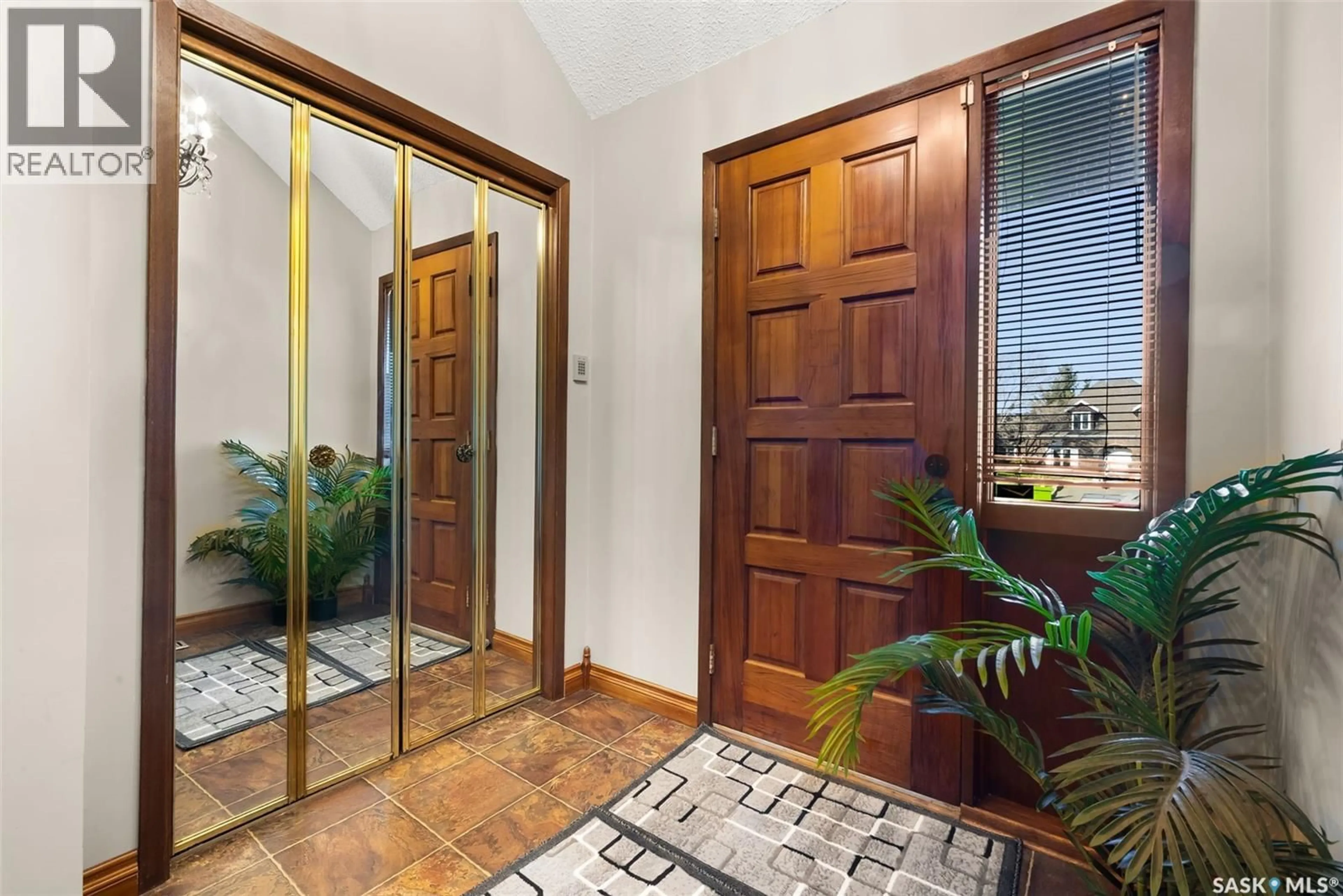 Indoor entryway for 55 DUNCAN CRESCENT, Regina Saskatchewan S4T6L4