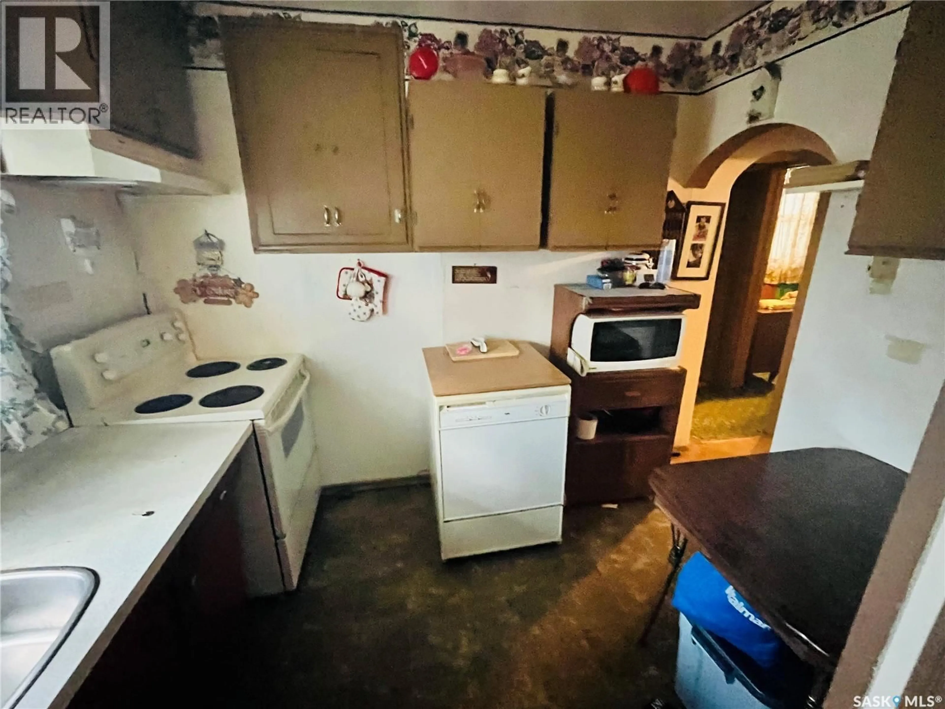 Standard kitchen, unknown for 1418 ROBINSON STREET, Regina Saskatchewan S4T2N6