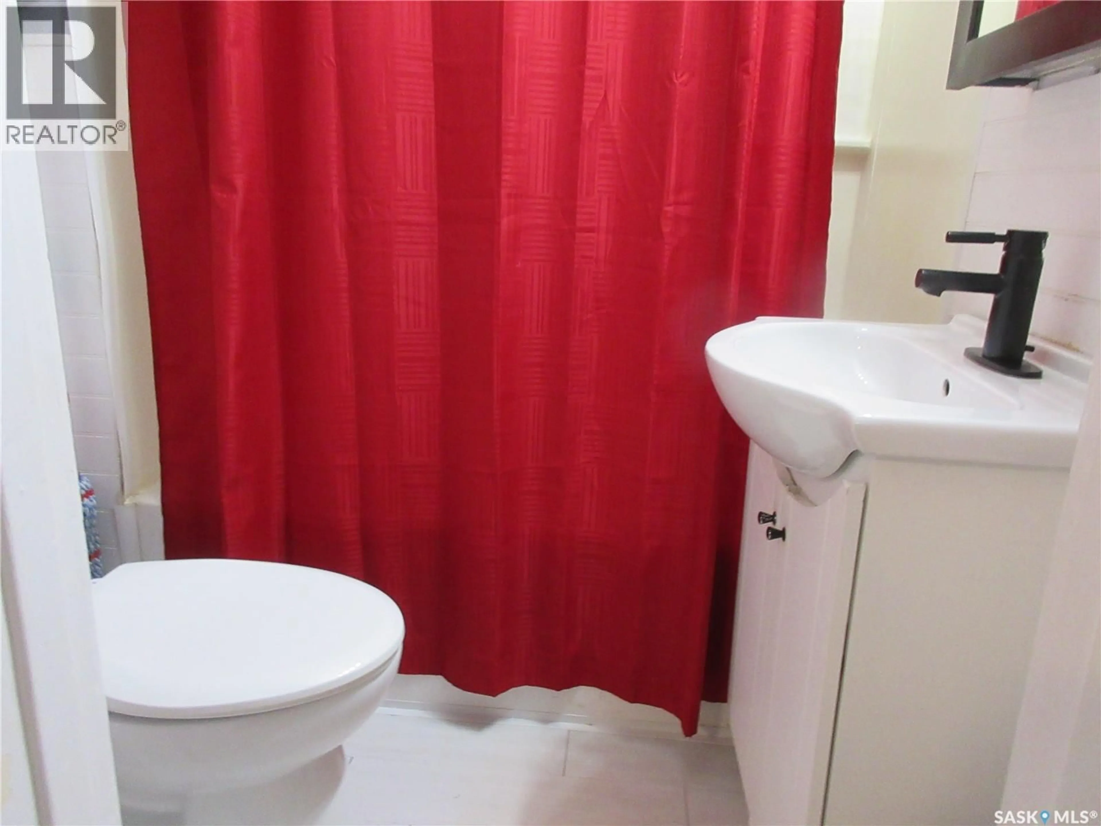 Standard bathroom, floor is not visible for 2212 WALLACE STREET, Regina Saskatchewan S4N4N7