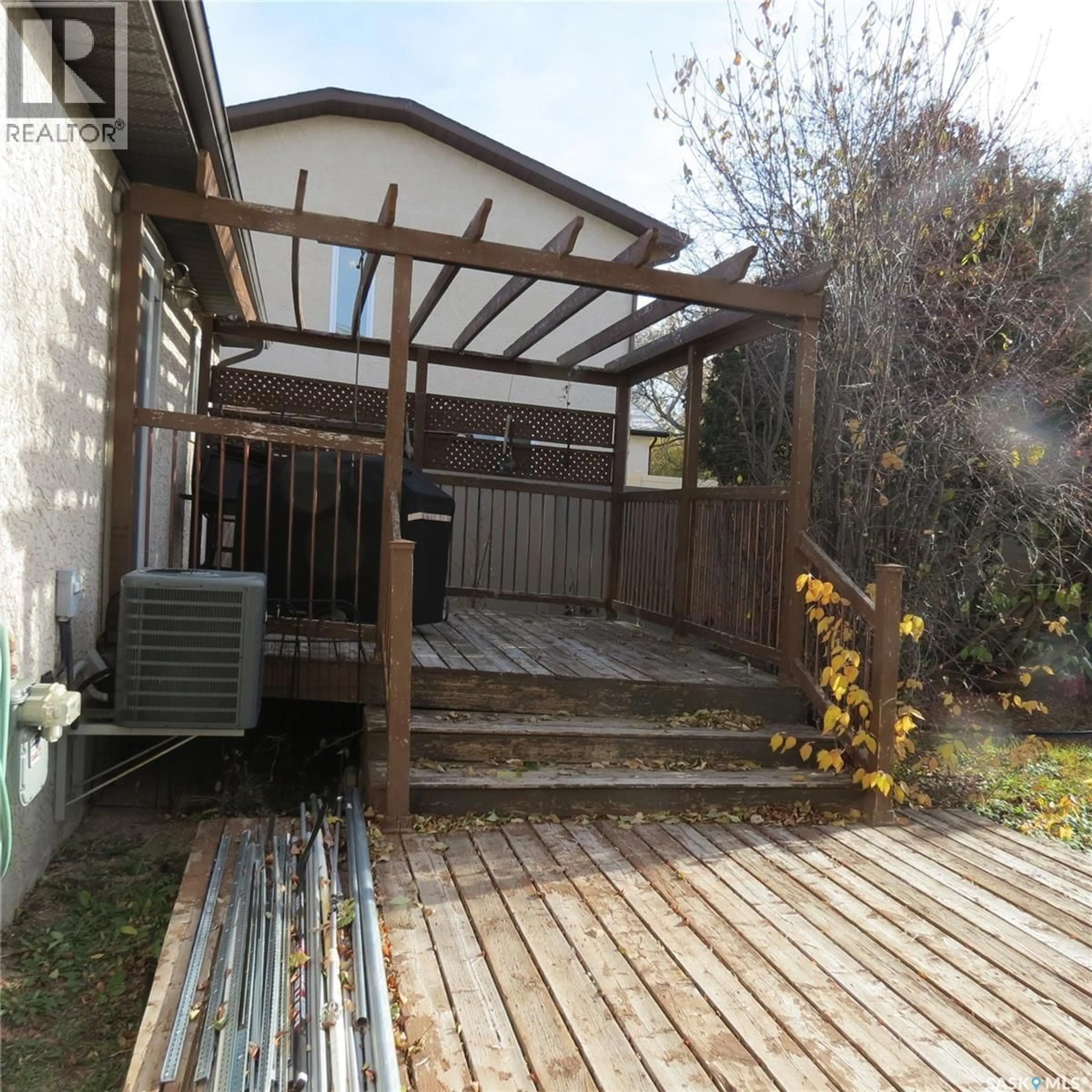 Patio, street for 5931 GIBBINGS BAY, Regina Saskatchewan S4X4B3