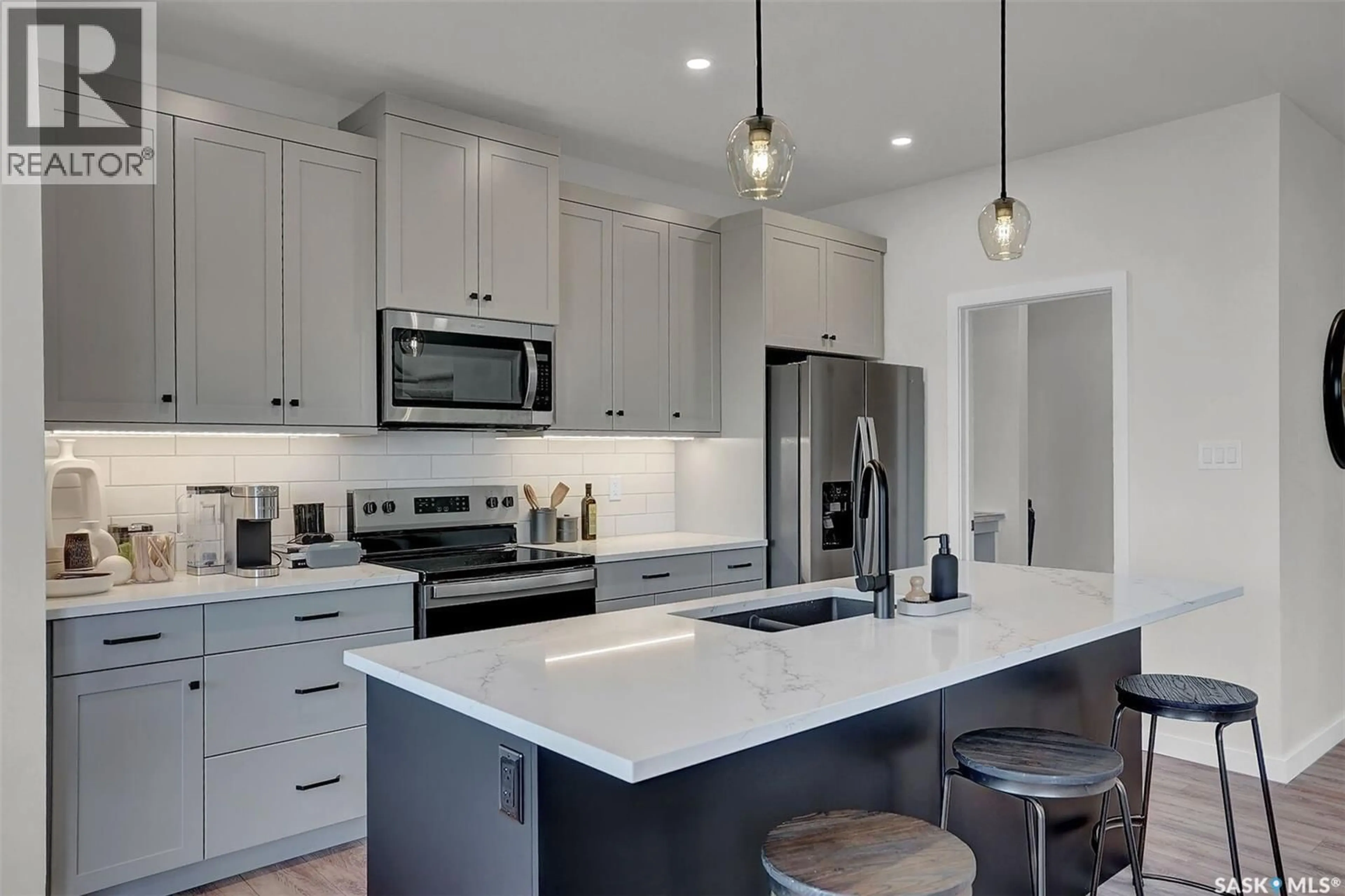 Contemporary kitchen, unknown for 2953 BELLEGARDE CRESCENT, Regina Saskatchewan S4V3X7