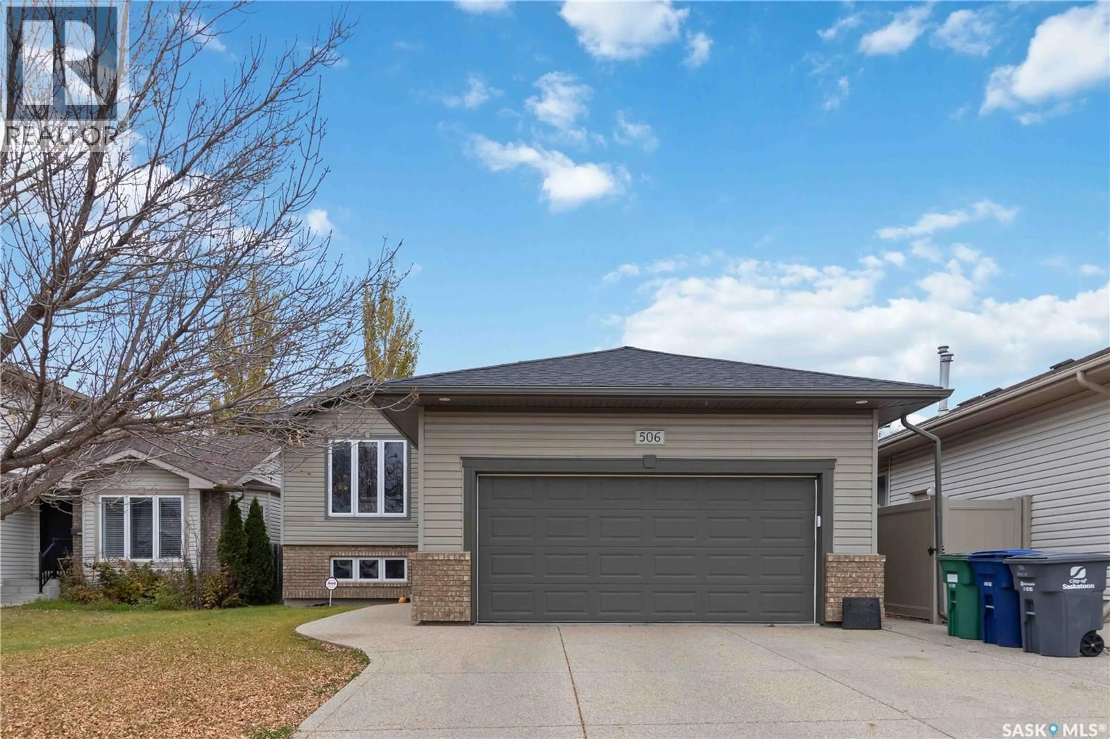 Home with vinyl exterior material, street for 506 KUCEY CRESCENT, Saskatoon Saskatchewan S7N4T3