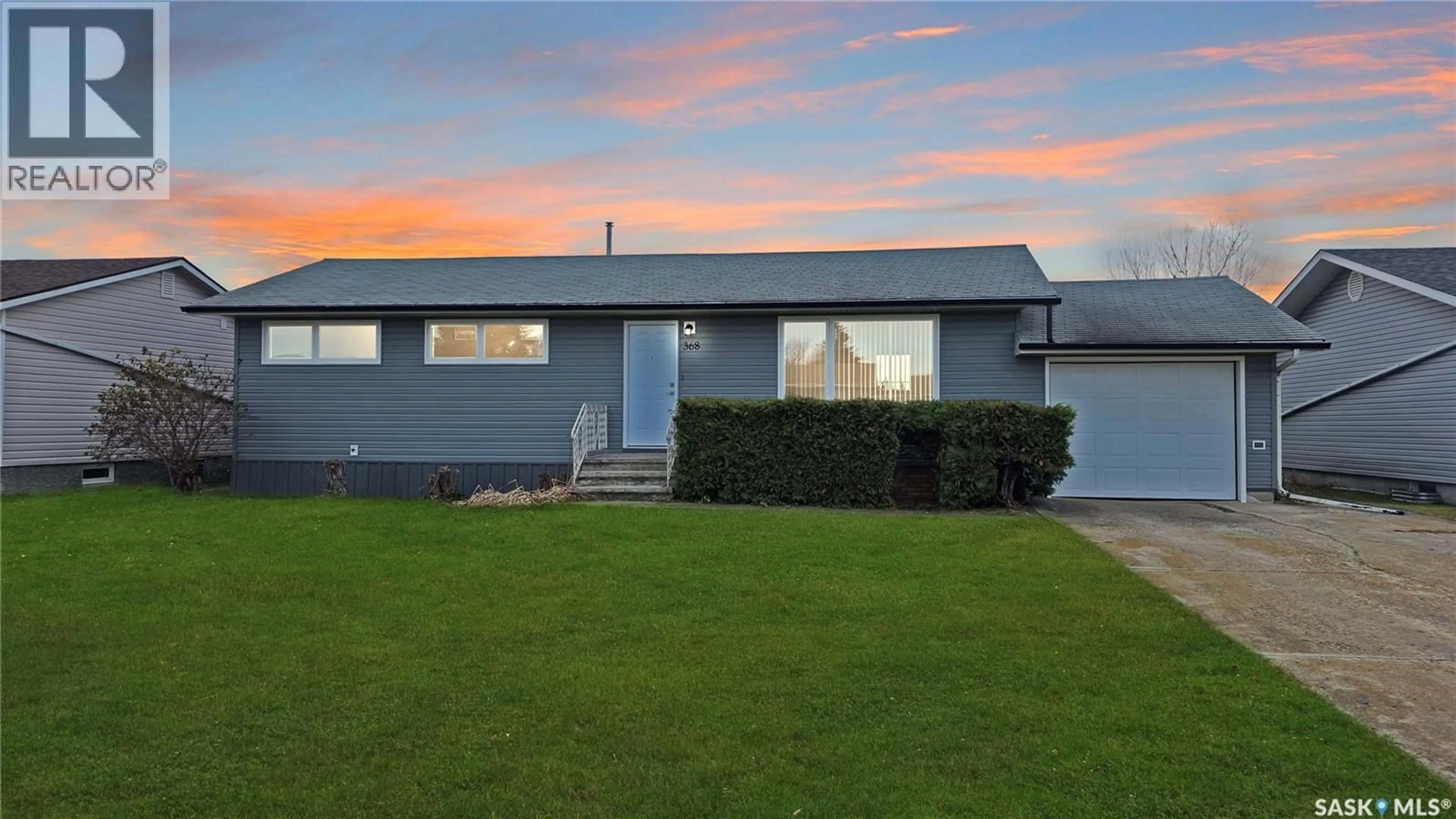 Home with vinyl exterior material, street for 368 WELLINGTON PARK ROAD, Yorkton Saskatchewan S3N3B7
