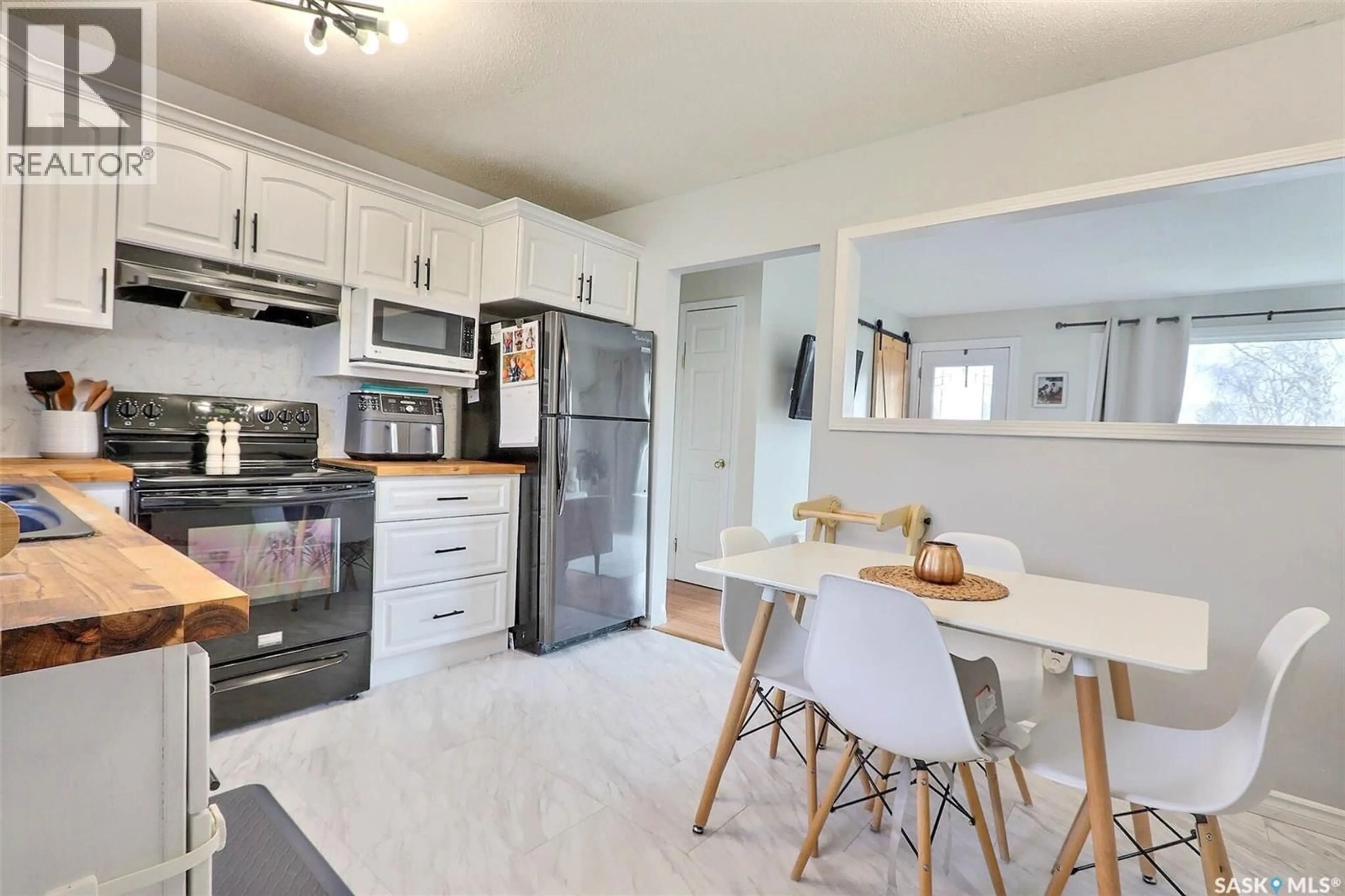 Open concept kitchen, unknown for 1052 4TH STREET, Prince Albert Saskatchewan S6V0K9