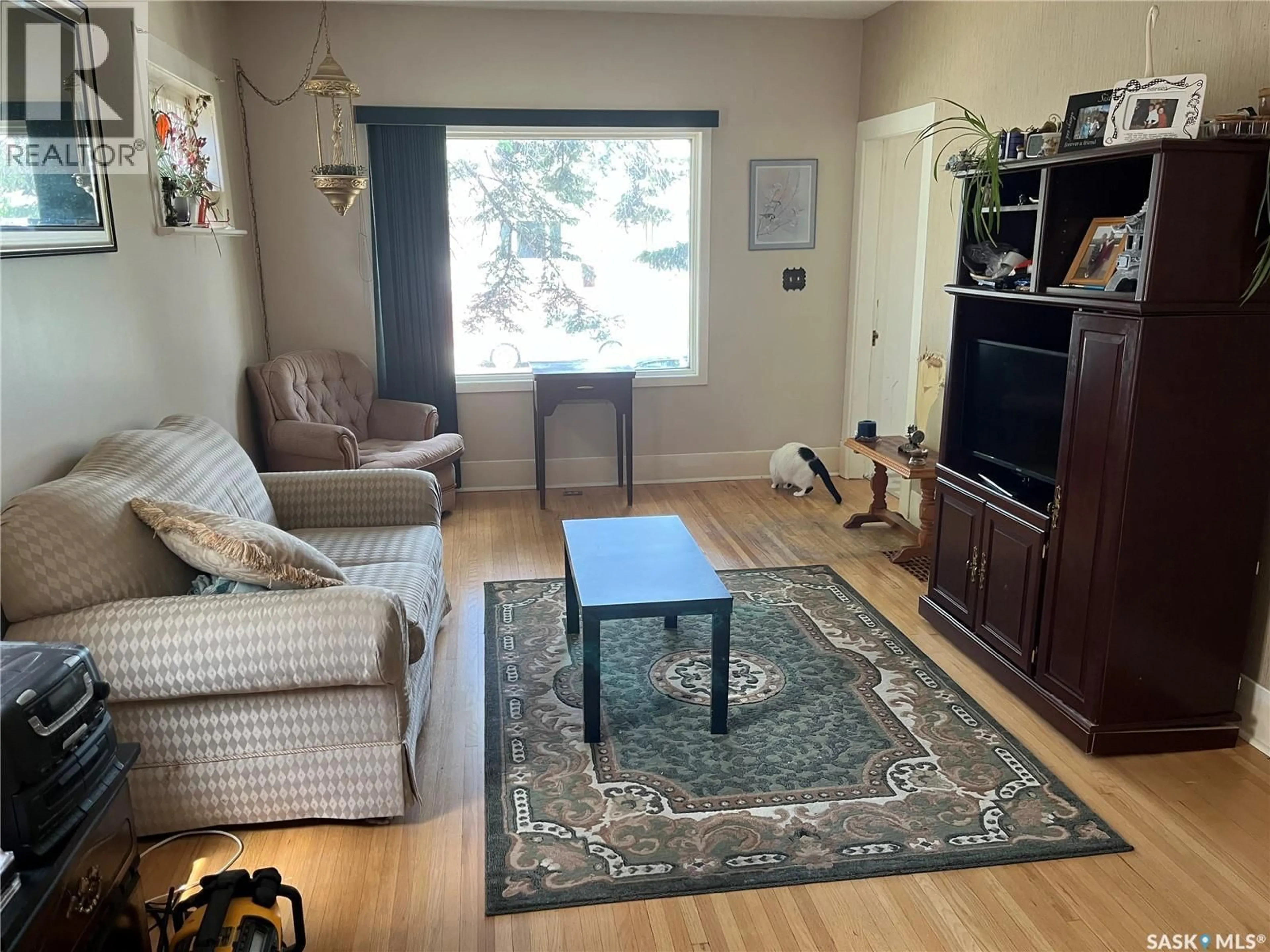 Living room with furniture, unknown for 1931 REYNOLDS STREET, Regina Saskatchewan S4N3M6