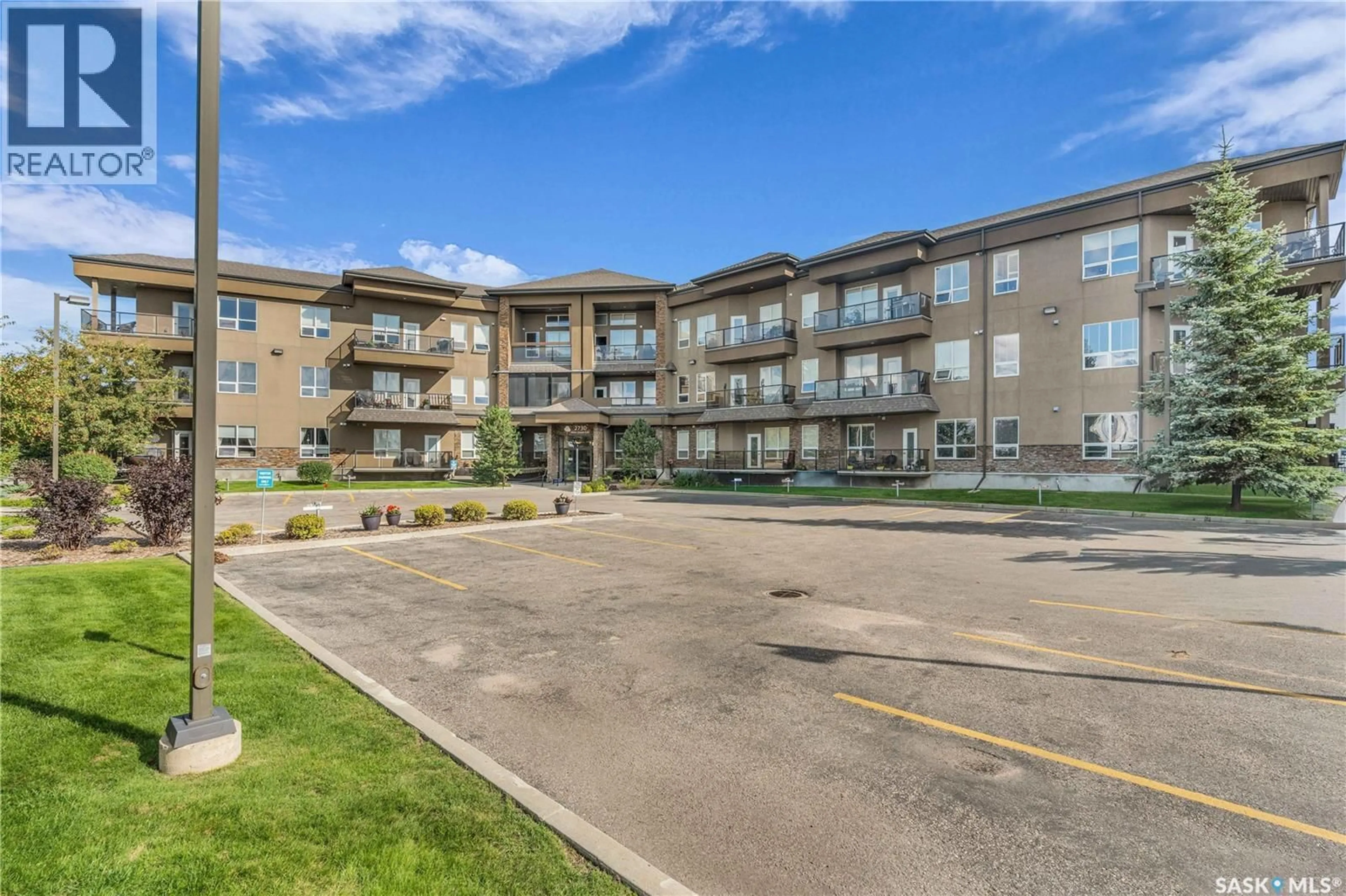 Patio, building for 301 - 2730 MAIN STREET, Saskatoon Saskatchewan S7H0M3