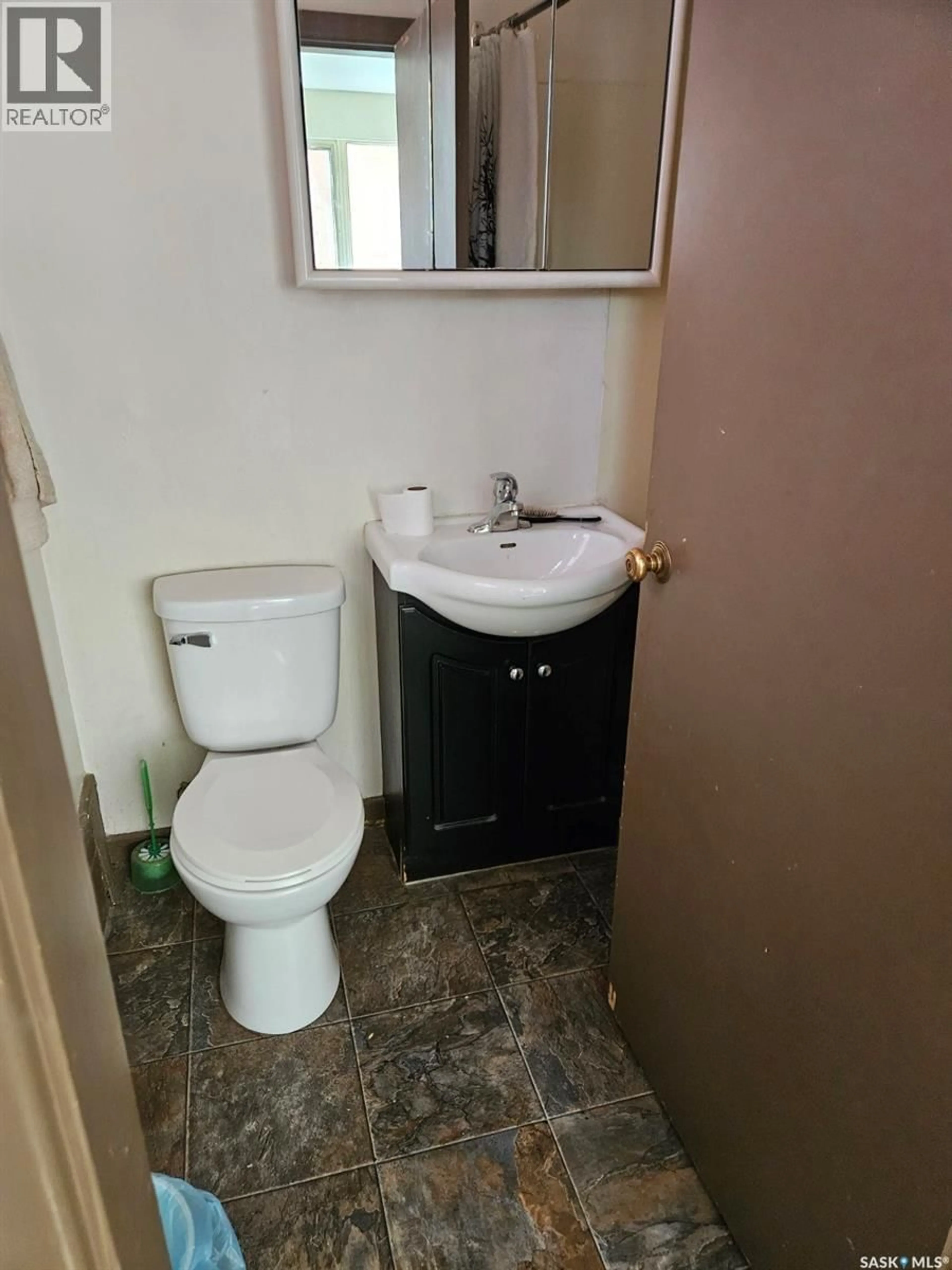 Standard bathroom, floor is not visible for 19 400 4TH AVENUE, Saskatoon Saskatchewan S7K2M3