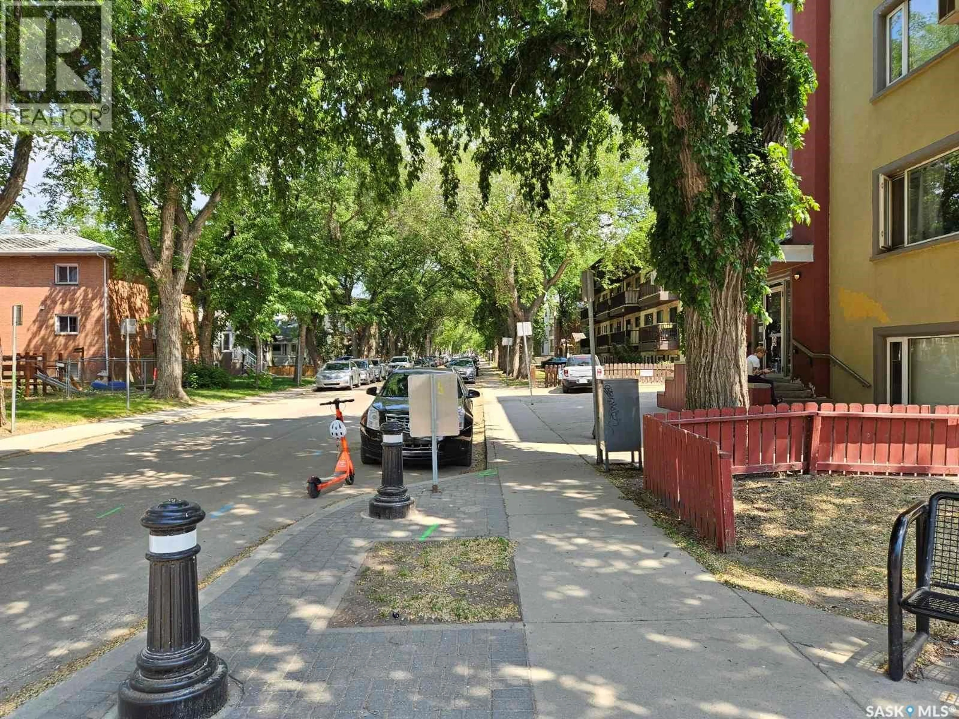 Patio, street for 19 400 4TH AVENUE, Saskatoon Saskatchewan S7K2M3