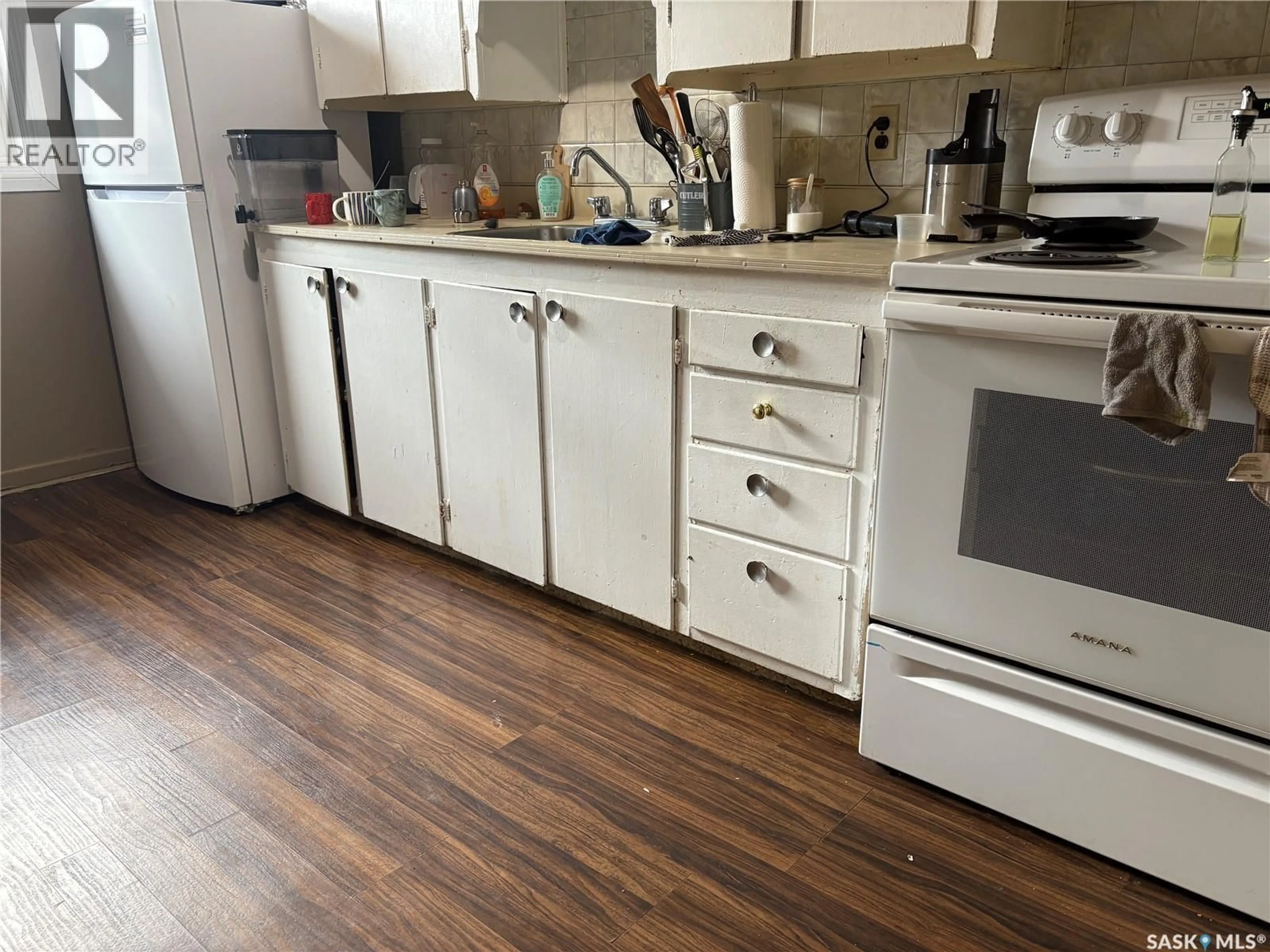 Standard kitchen, wood/laminate floor for 3911 RETALLACK STREET, Regina Saskatchewan S4S3C1