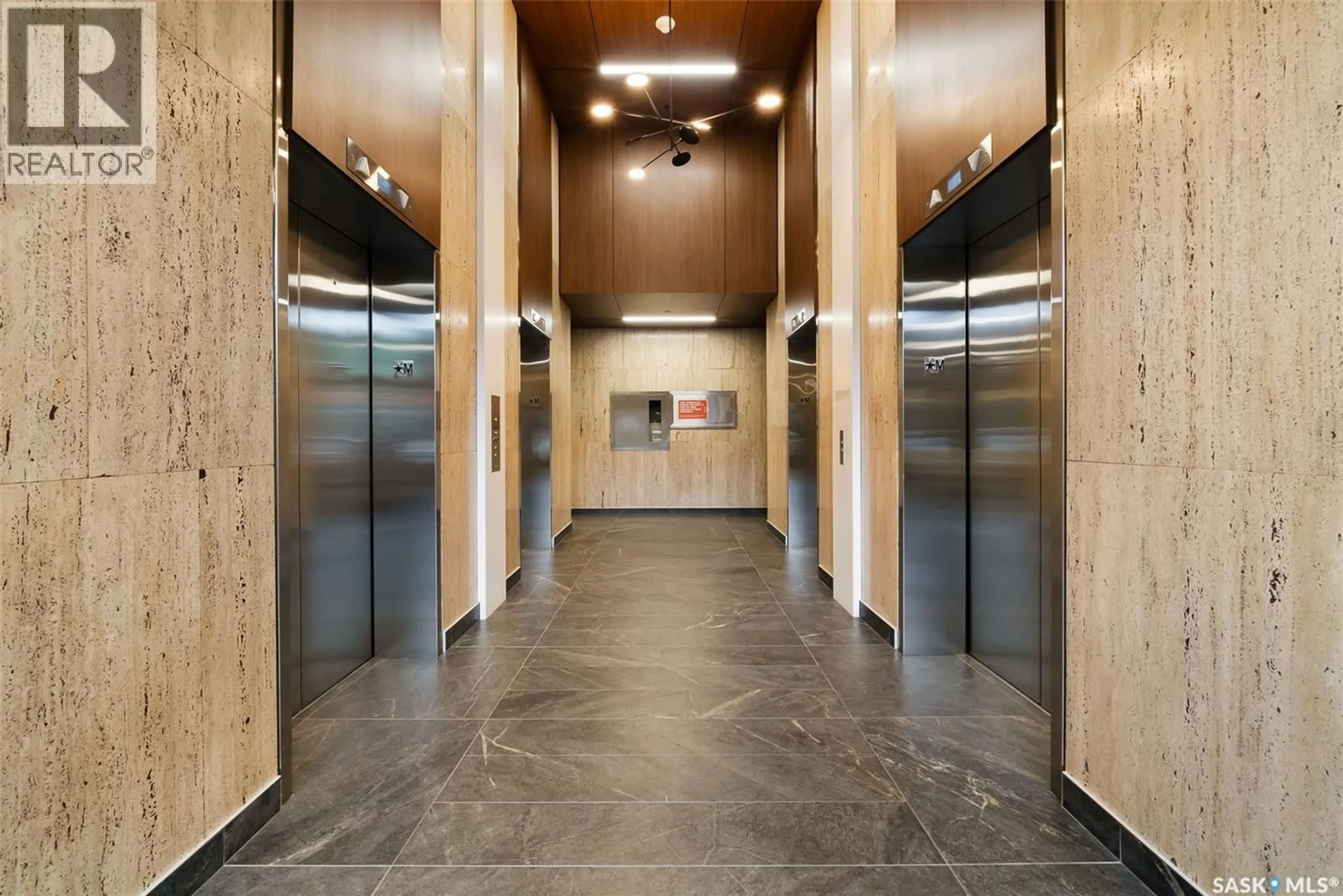 Indoor foyer for 1914 - 1207 HAMILTON STREET, Regina Saskatchewan S4P3N6