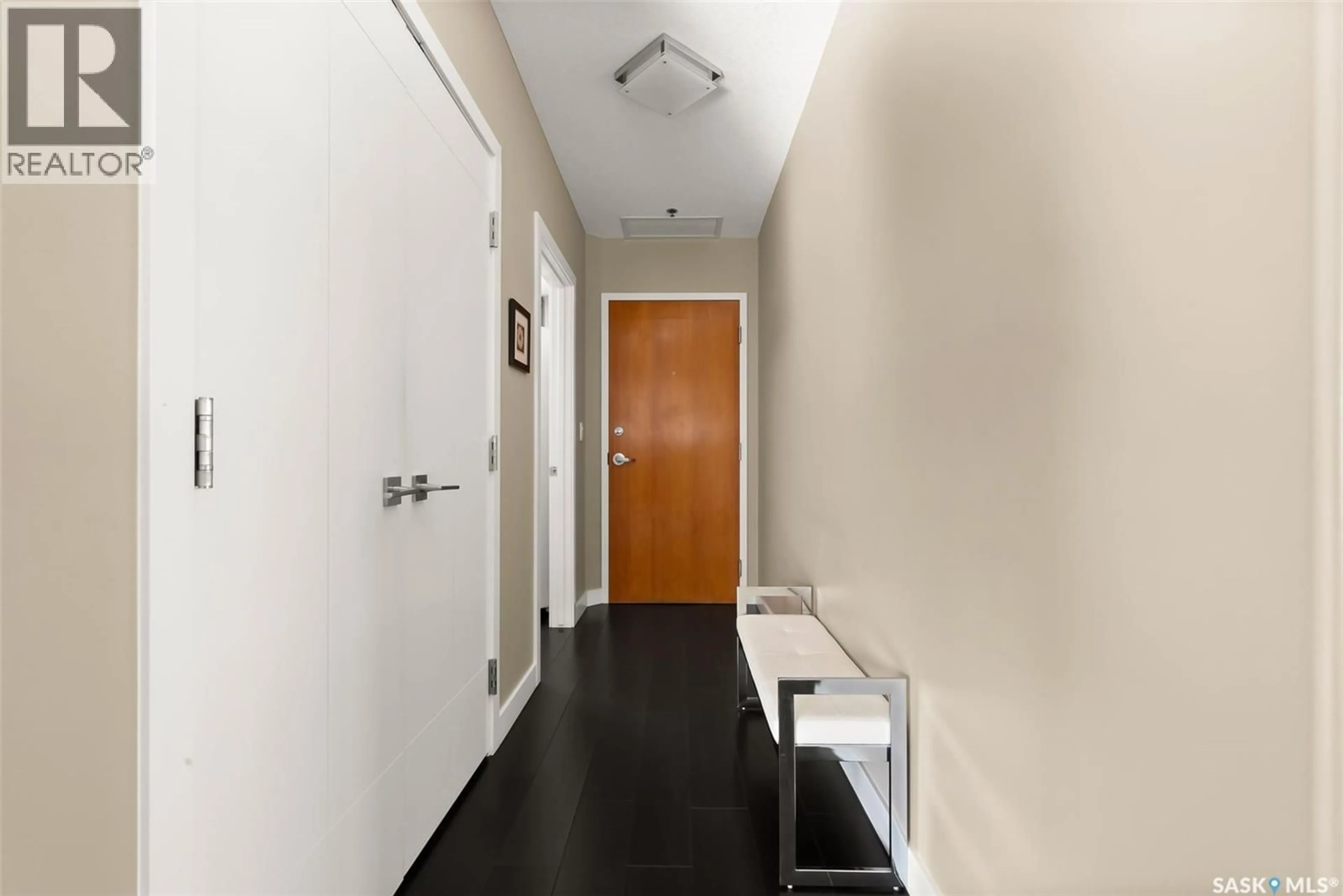 Indoor entryway for 1914 - 1207 HAMILTON STREET, Regina Saskatchewan S4P3N6