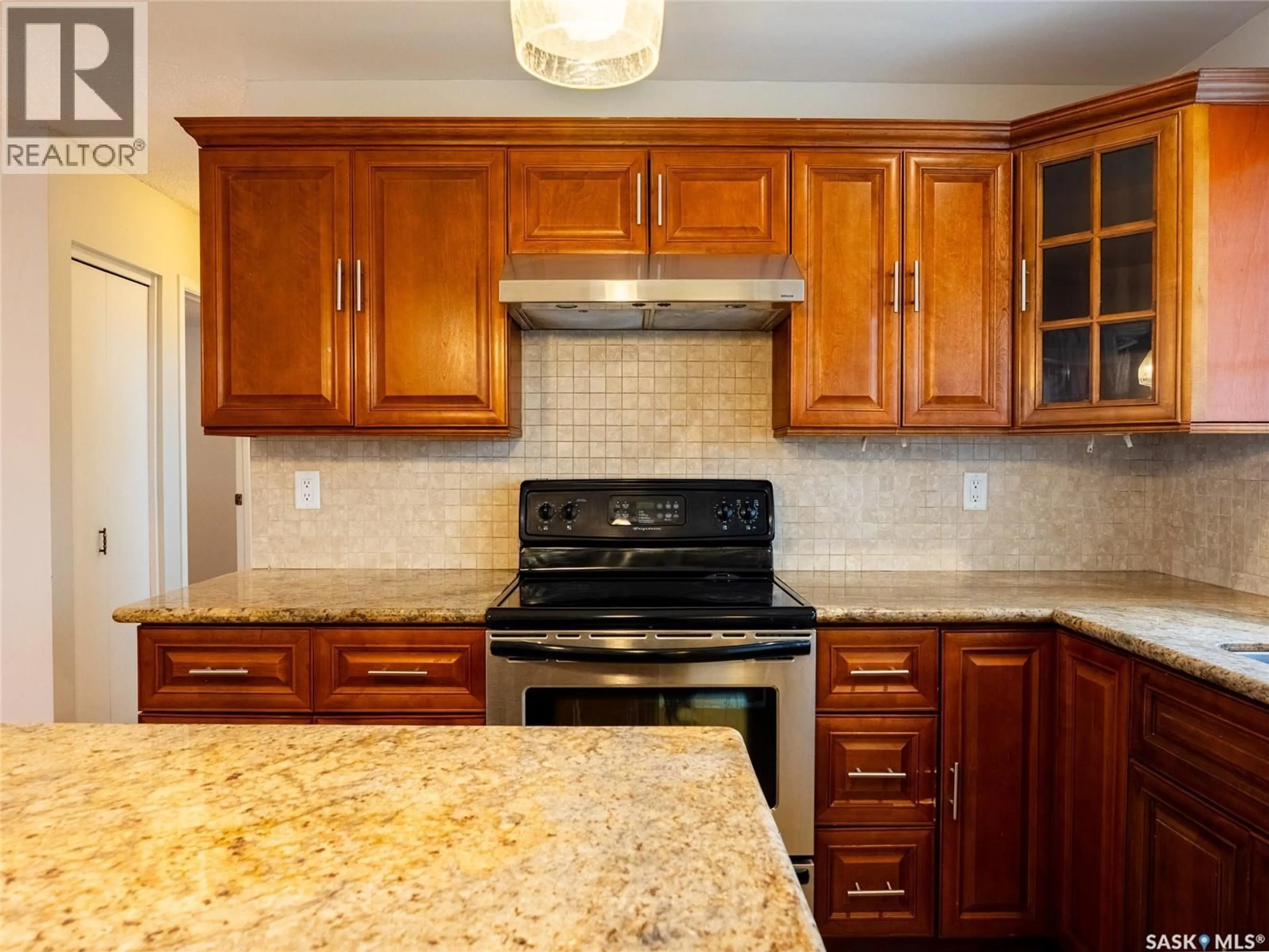 Standard kitchen, ceramic/tile floor for 70 READ AVENUE, Regina Saskatchewan S4T6P8