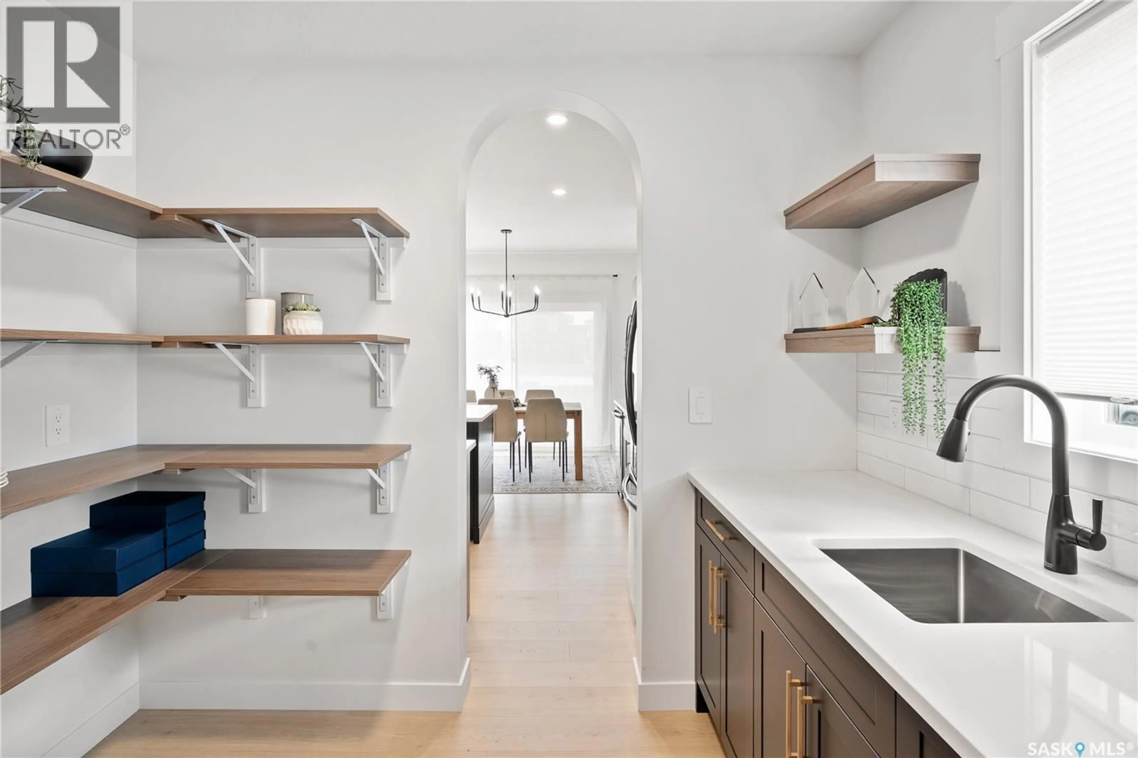 Contemporary kitchen, unknown for 445 TRAEGER CLOSE, Saskatoon Saskatchewan S7V1Z5