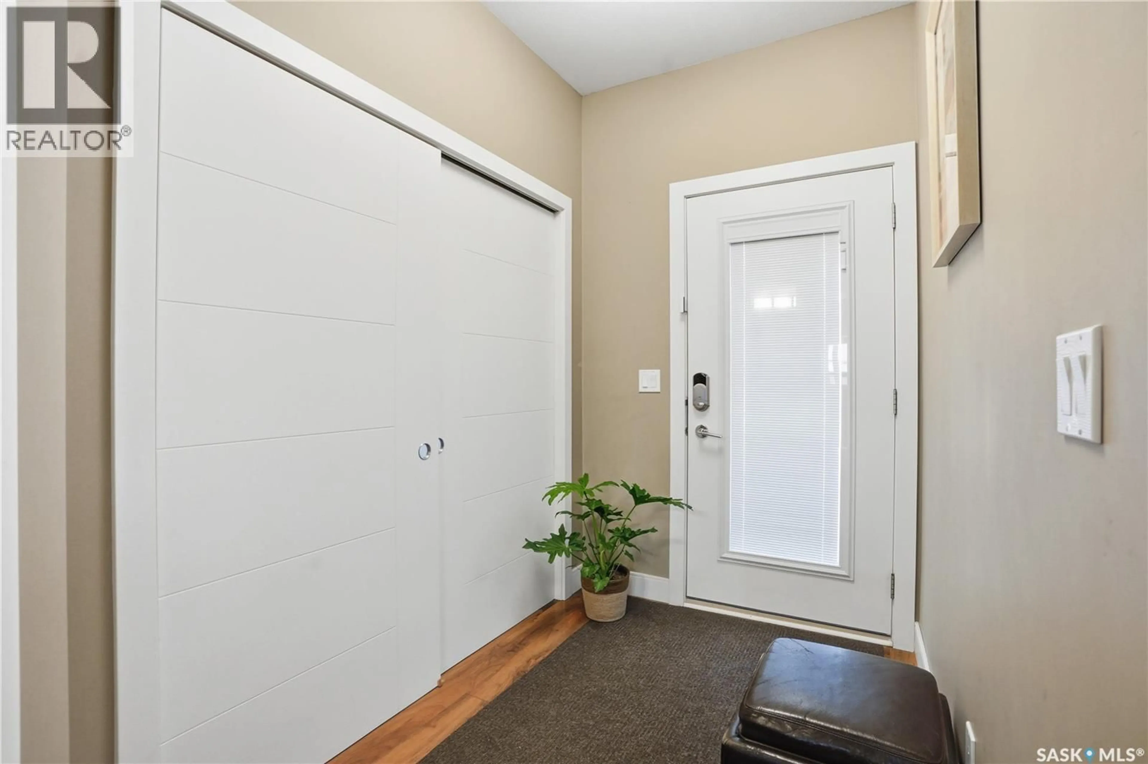 Indoor entryway for 50 1550 PATON CRESCENT, Saskatoon Saskatchewan S7W0T8