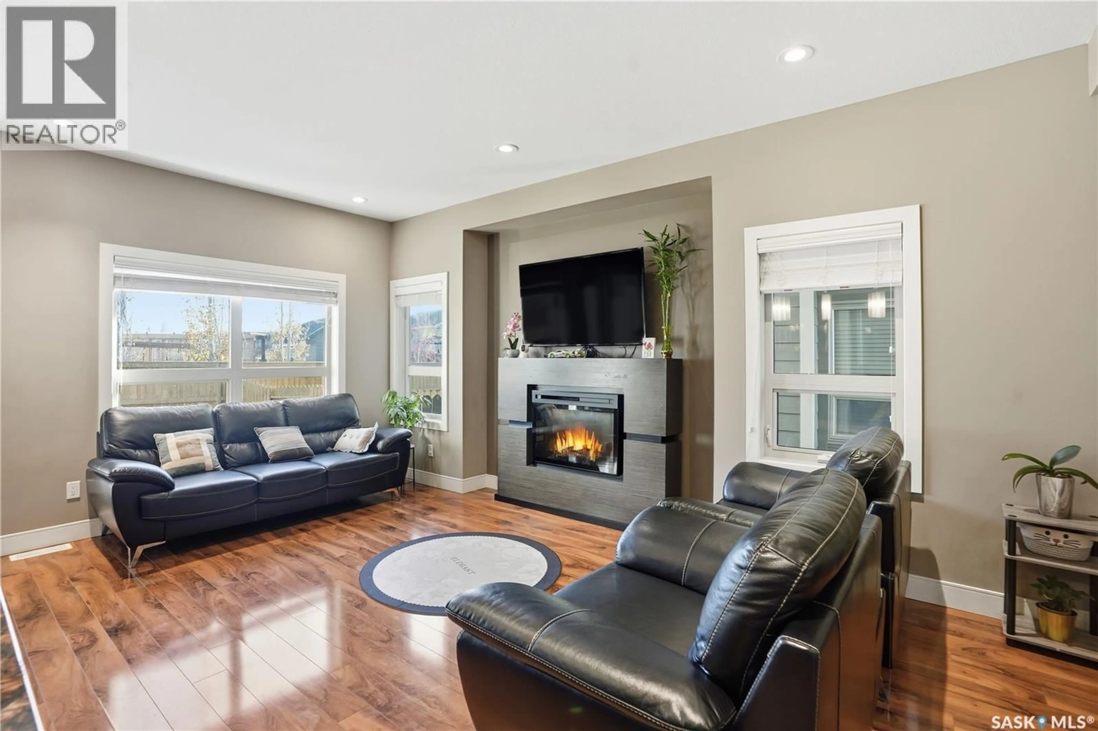 Living room with furniture, unknown for 50 1550 PATON CRESCENT, Saskatoon Saskatchewan S7W0T8