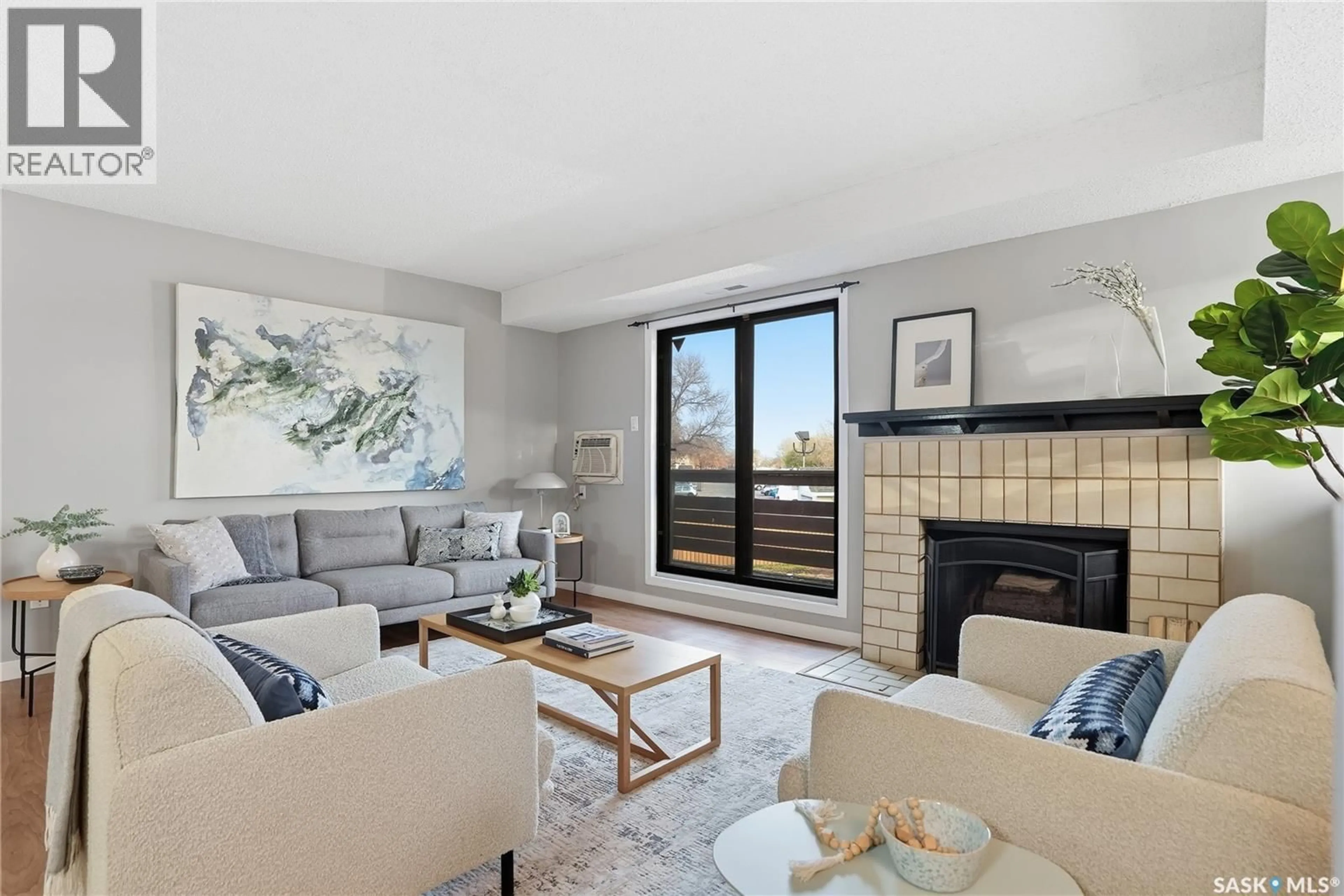 Living room with furniture, unknown for 203 - 447 PENDYGRASSE ROAD, Saskatoon Saskatchewan S7M5C1