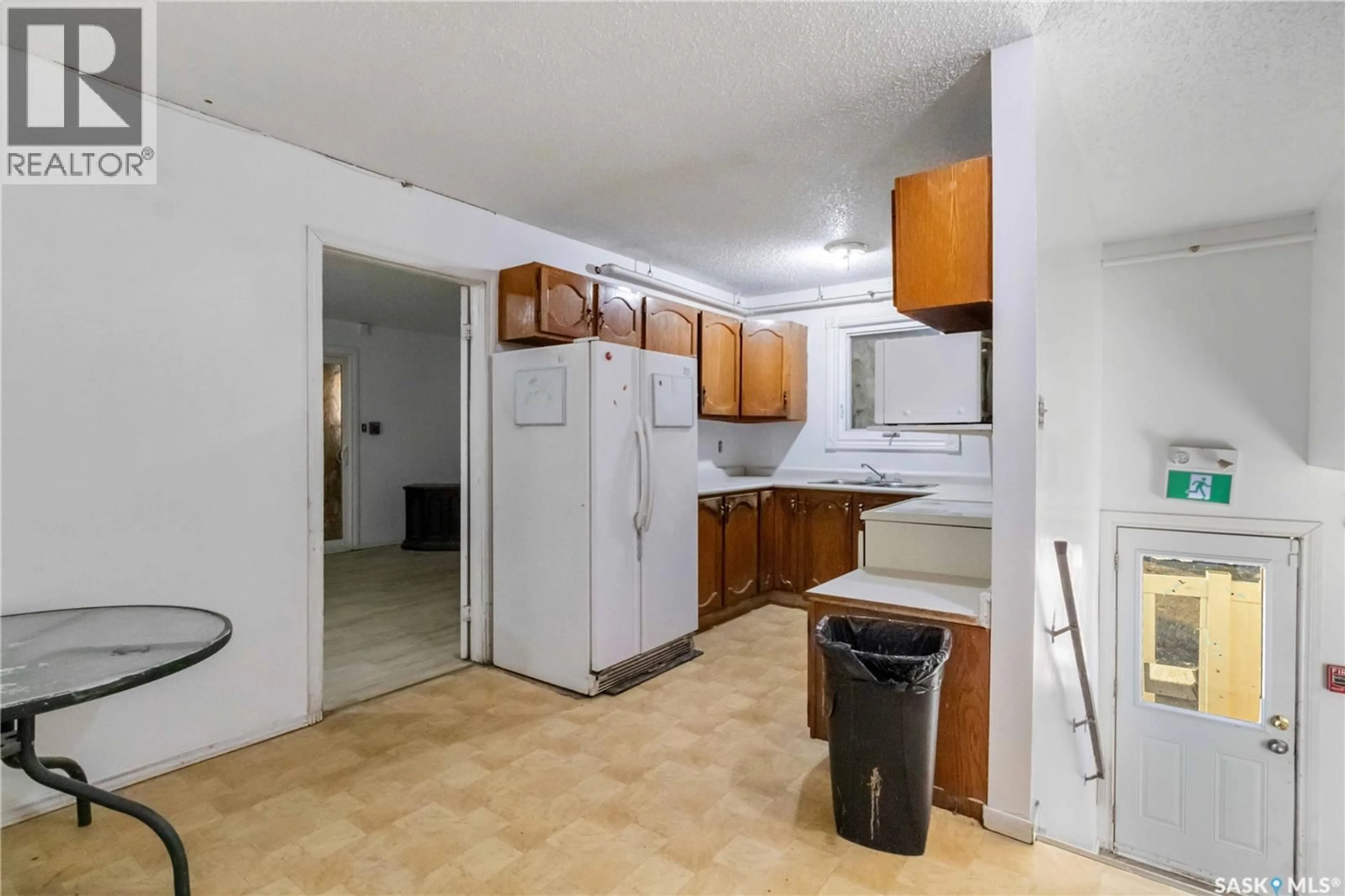 Standard kitchen, unknown for 111-113 Q AVENUE, Saskatoon Saskatchewan S7L2Y4