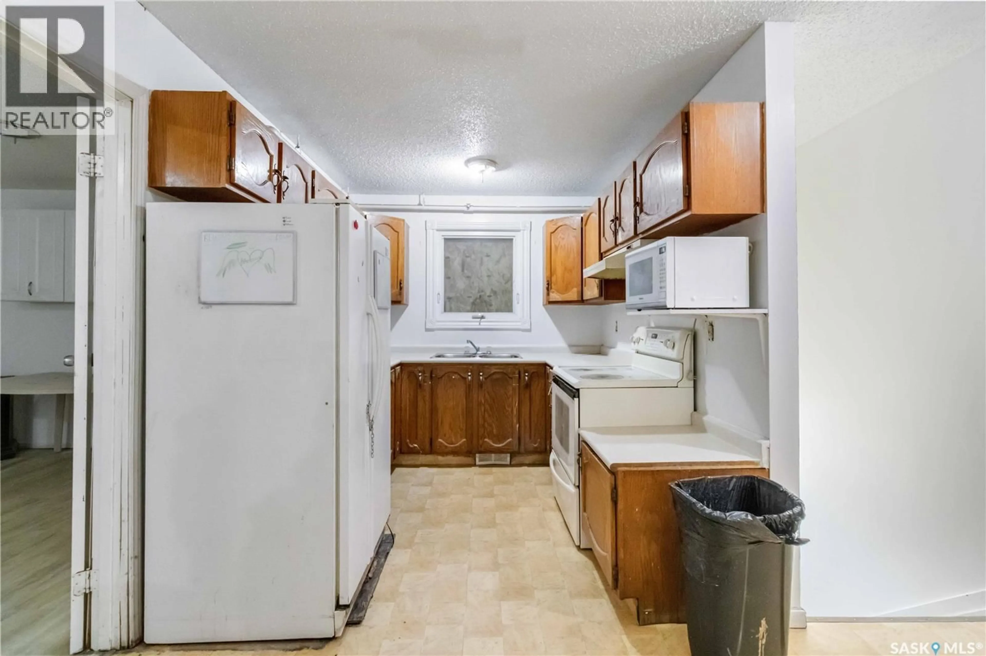 Standard kitchen, unknown for 111-113 Q AVENUE, Saskatoon Saskatchewan S7L2Y4