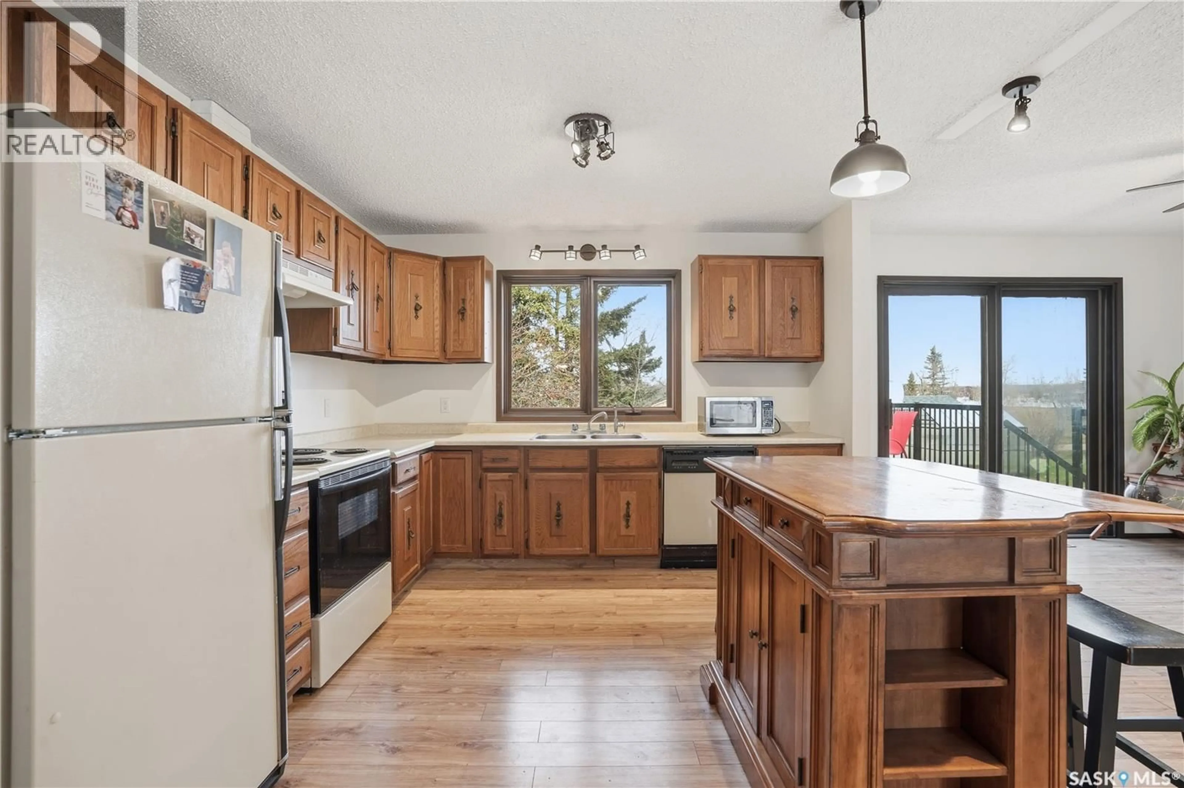 Standard kitchen, unknown for 36 VANIER DRIVE, Melville Saskatchewan S0A2P0