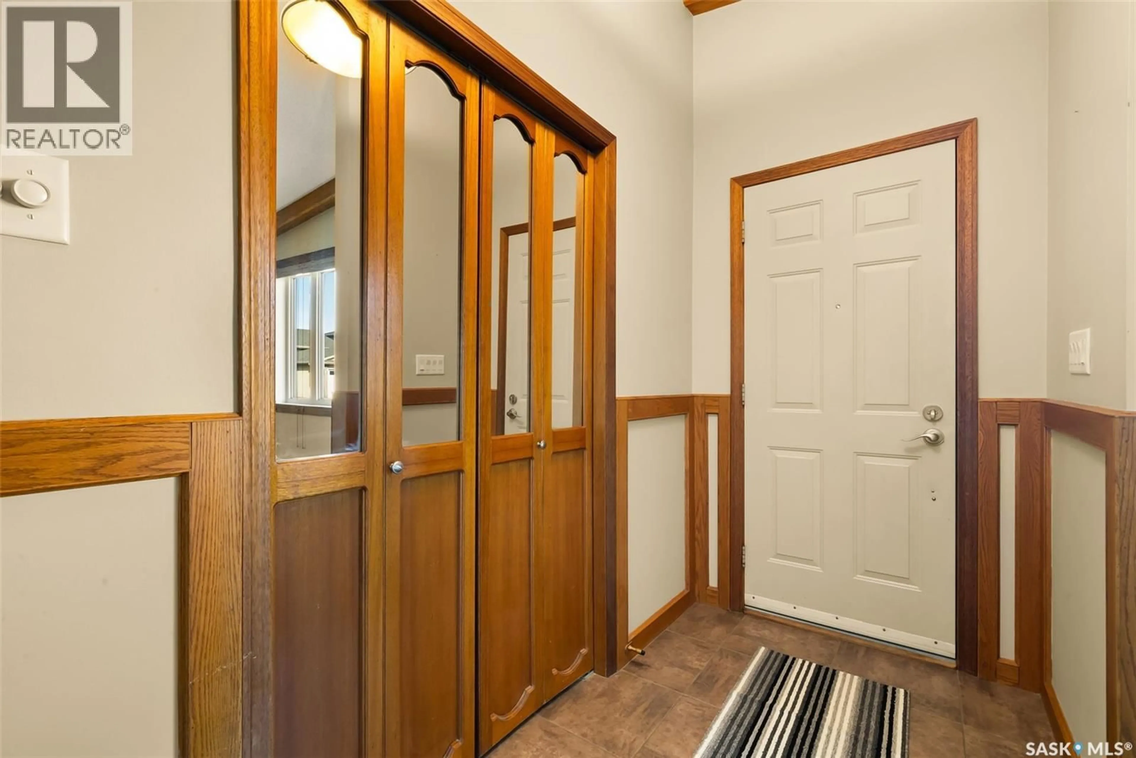 Indoor entryway for 1631 HIRD COURT, Regina Saskatchewan S4X4G7