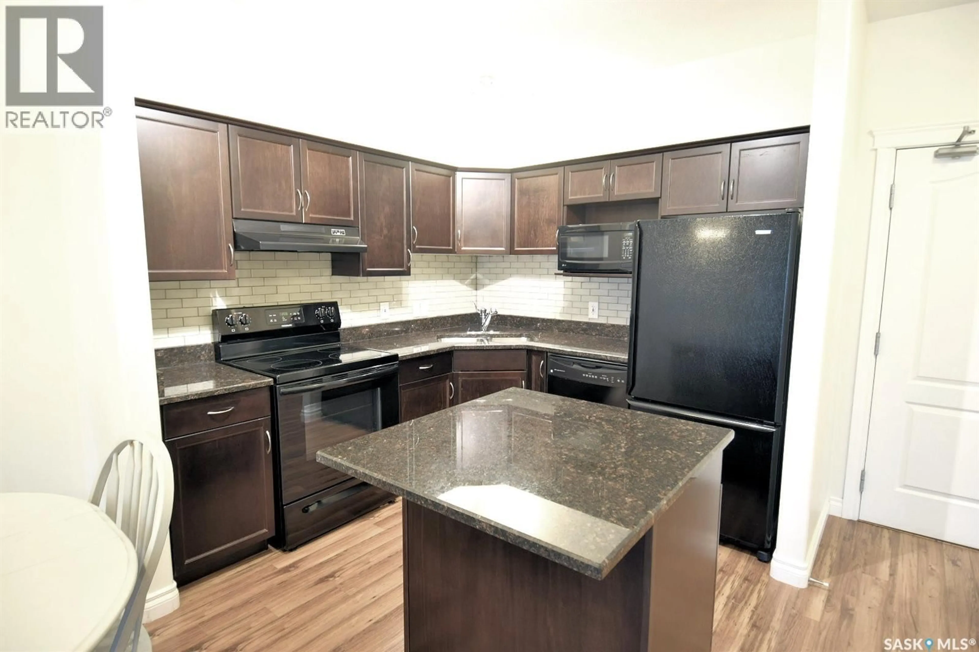 Standard kitchen, unknown for #110 - 363 NELSON ROAD, Saskatoon Saskatchewan S7S1P2