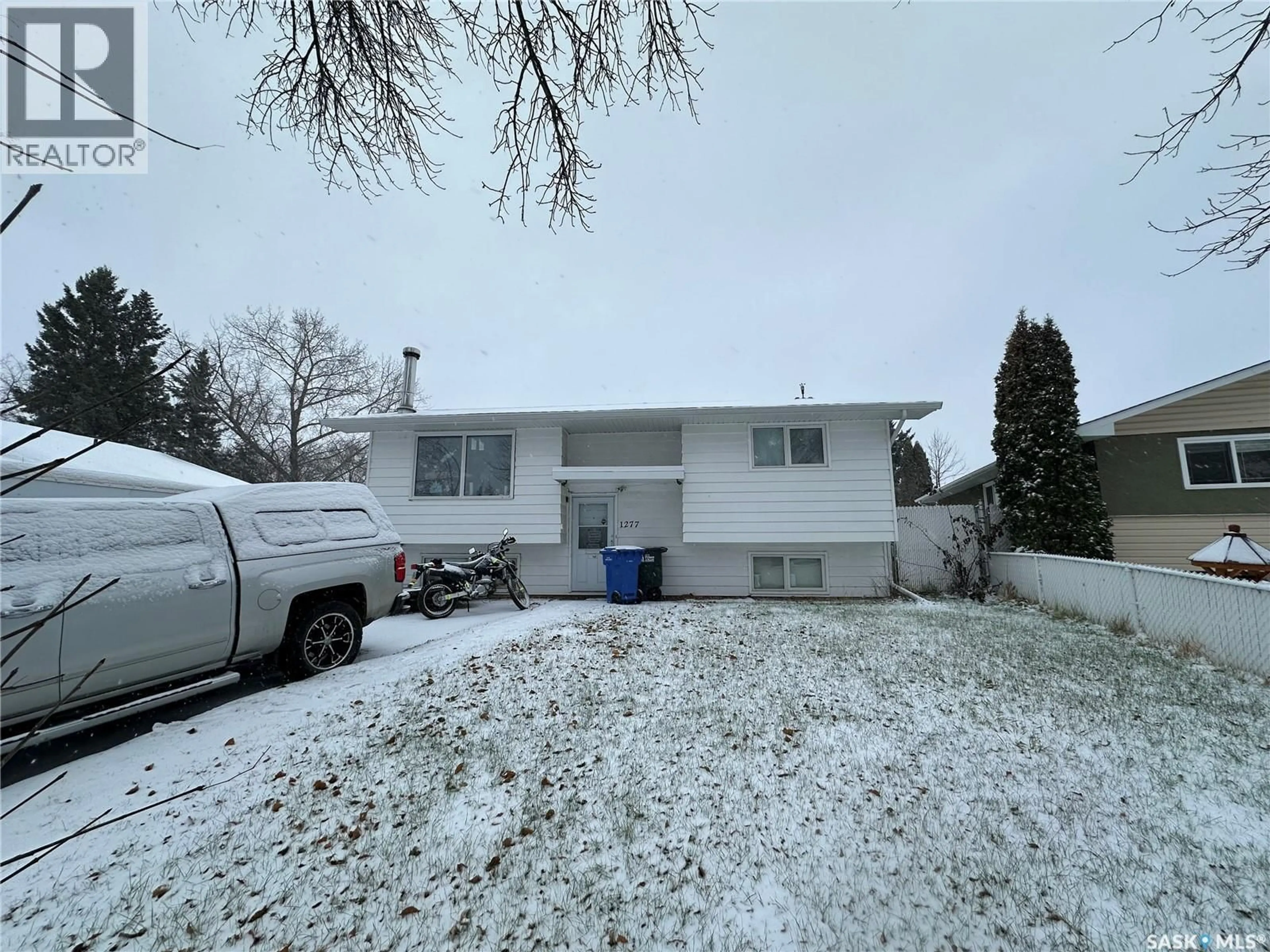 A pic from outside/outdoor area/front of a property/back of a property/a pic from drone, unknown for 1277 GILLMOR CRESCENT, Prince Albert Saskatchewan S6V6A8