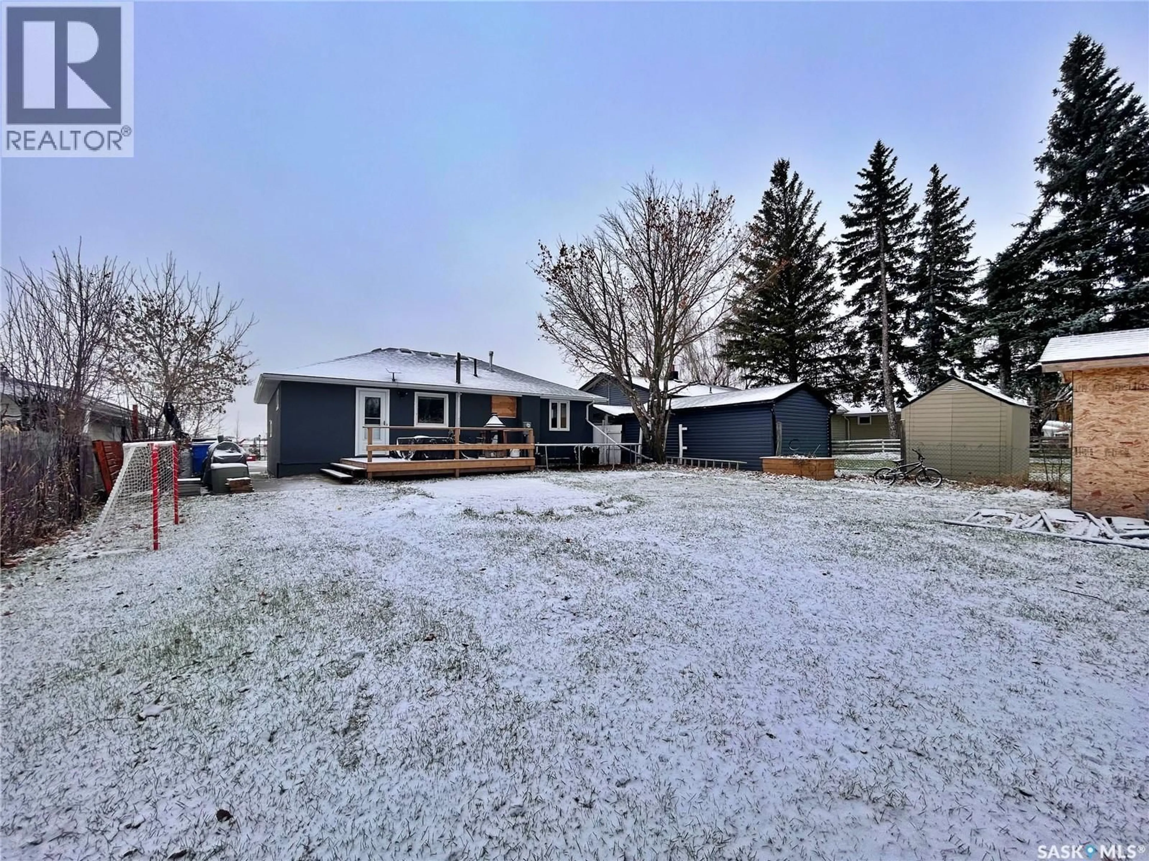 A pic from outside/outdoor area/front of a property/back of a property/a pic from drone, street for 105 RAILWAY AVENUE, Wawota Saskatchewan S0G5A0