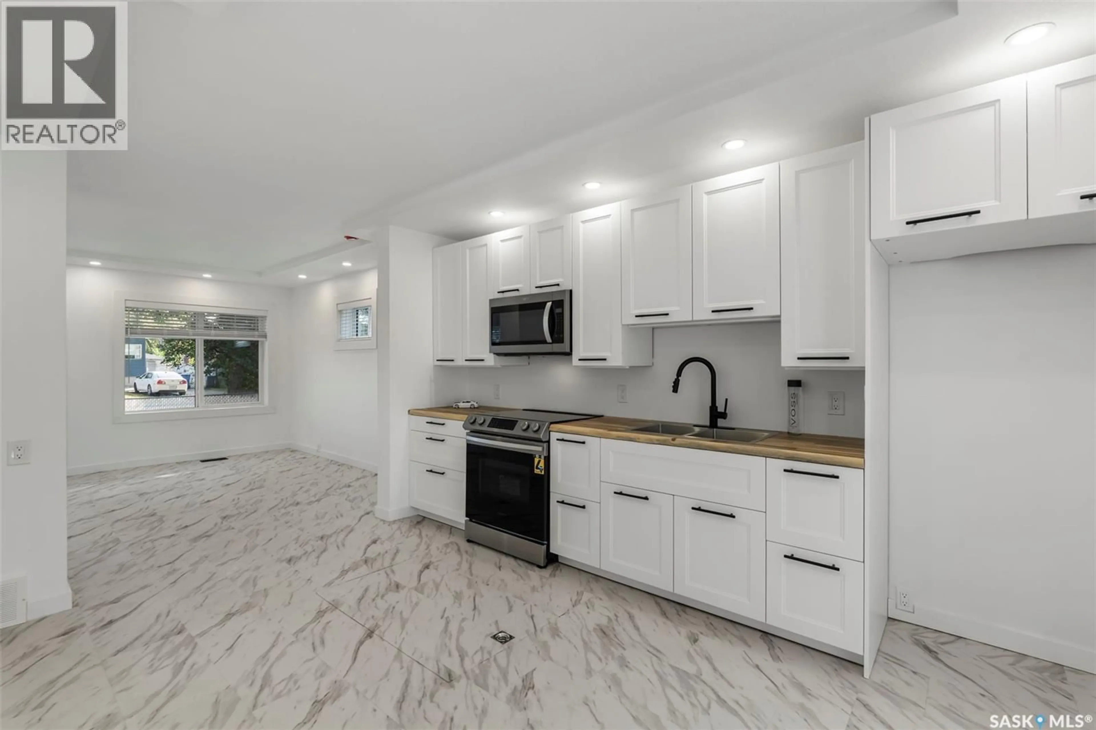 Open concept kitchen, ceramic/tile floor for 117 U AVENUE, Saskatoon Saskatchewan S7M3B9