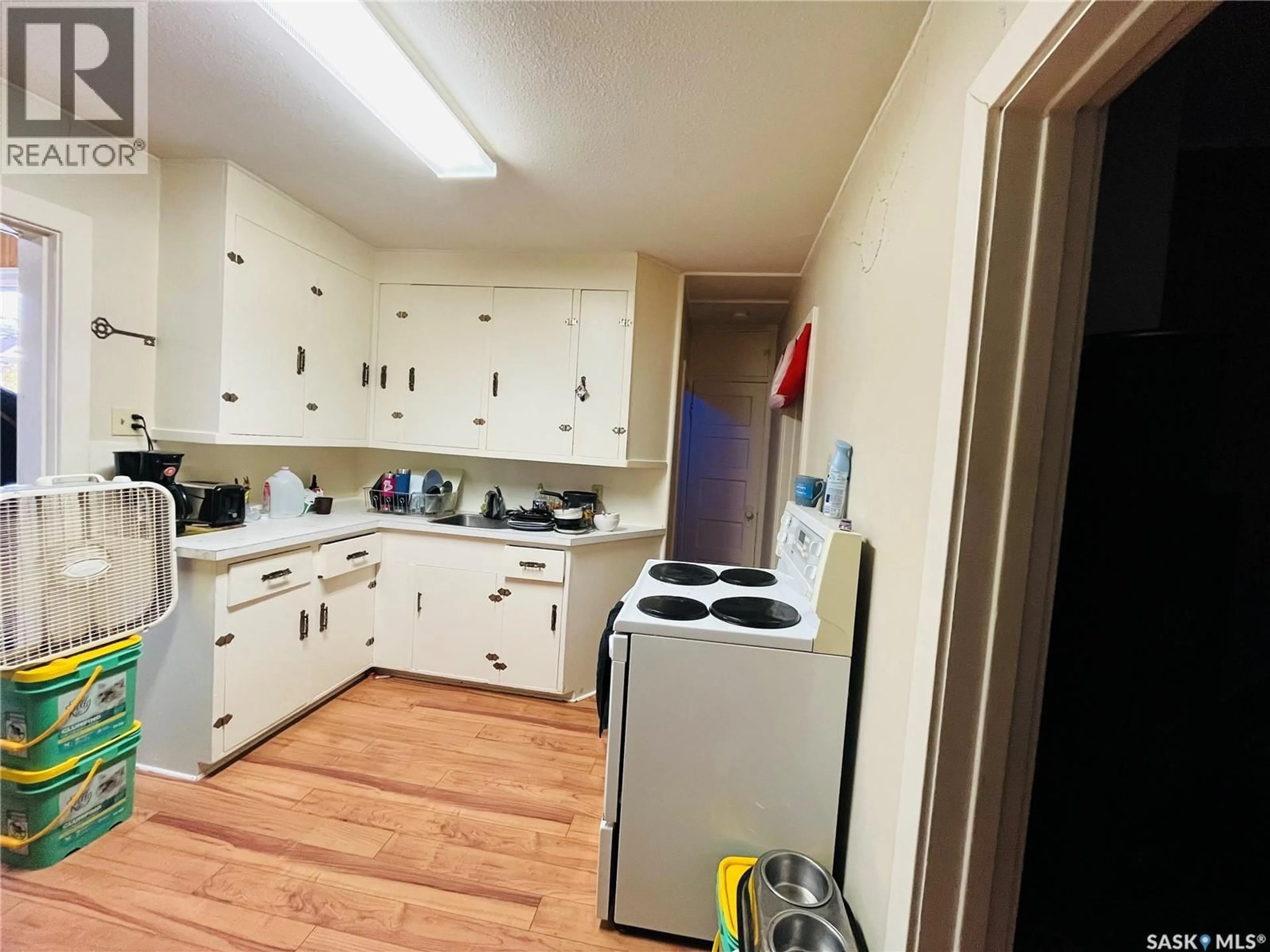 Standard kitchen, unknown for 265 6TH AVENUE, Swift Current Saskatchewan S9H2M3