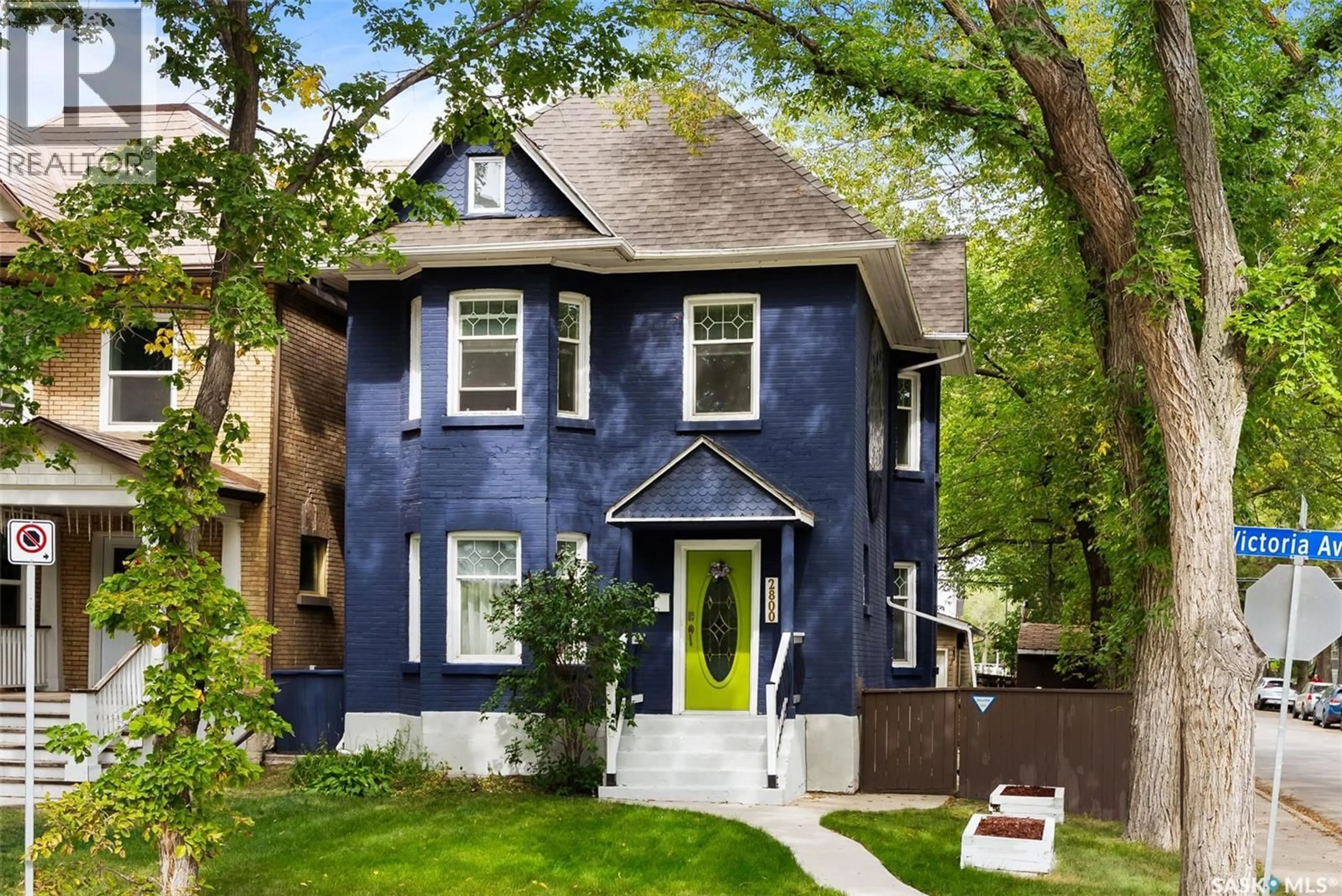 Home with vinyl exterior material, street for 2800 VICTORIA AVENUE, Regina Saskatchewan S4T1K5