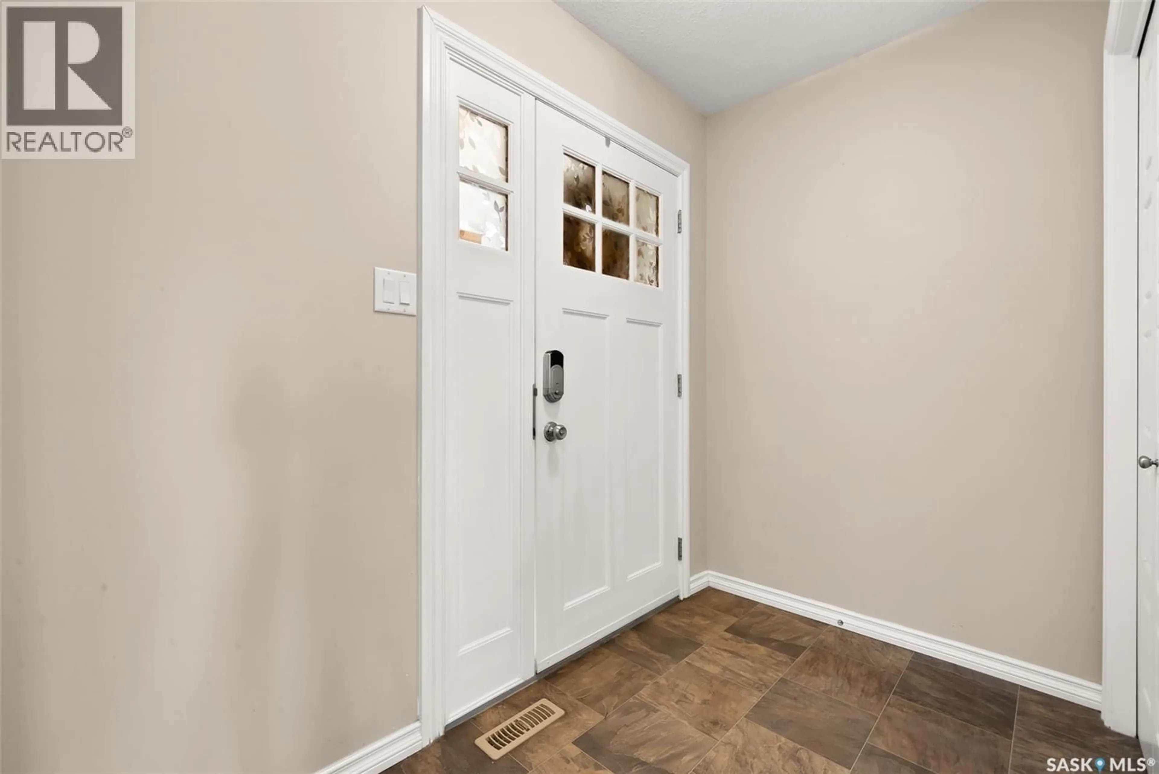 Indoor entryway for 5113 AERIAL CRESCENT, Regina Saskatchewan S4W0C8