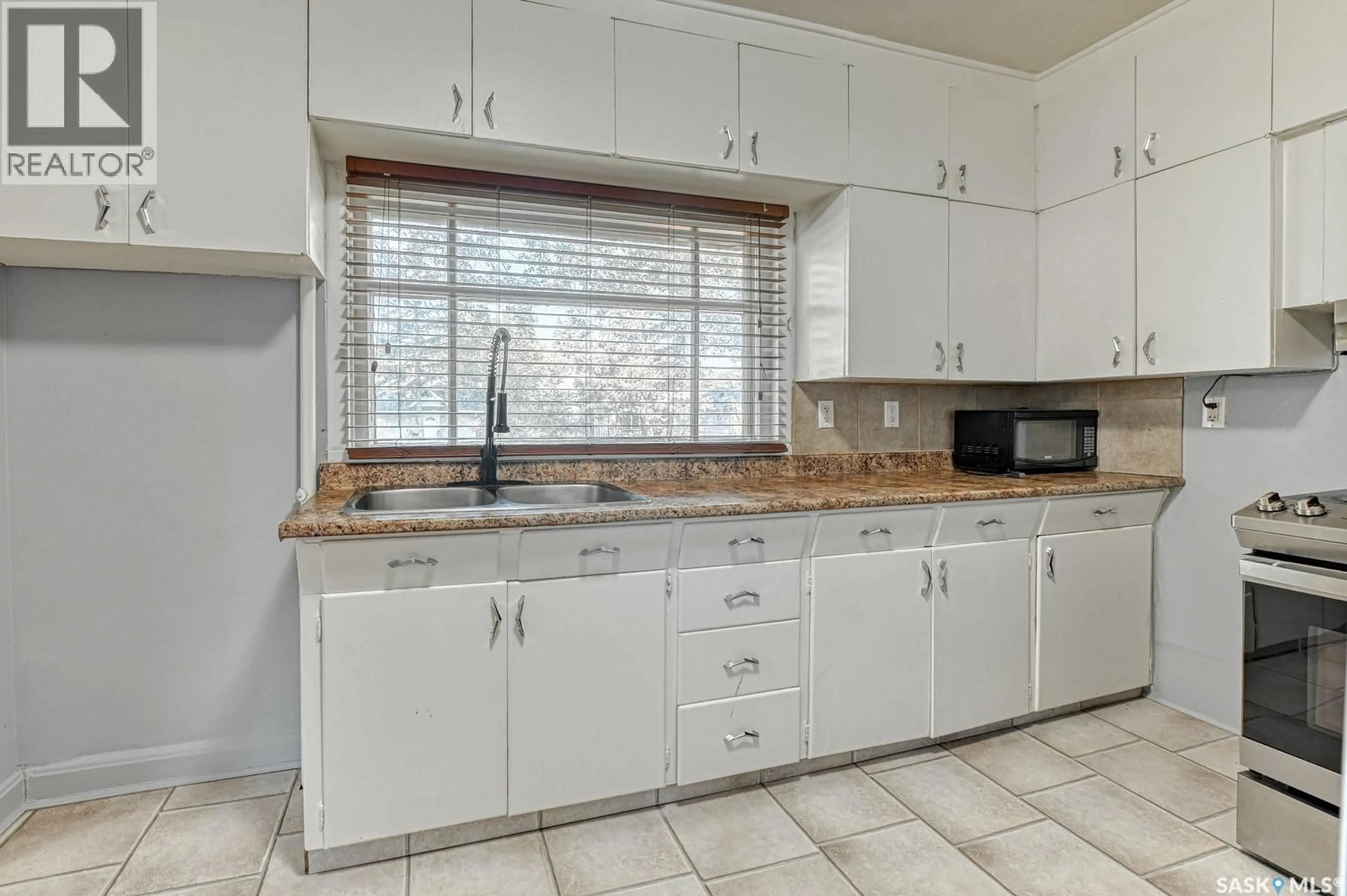 Standard kitchen, ceramic/tile floor for 1343 QUEEN STREET, Regina Saskatchewan S4T4B7