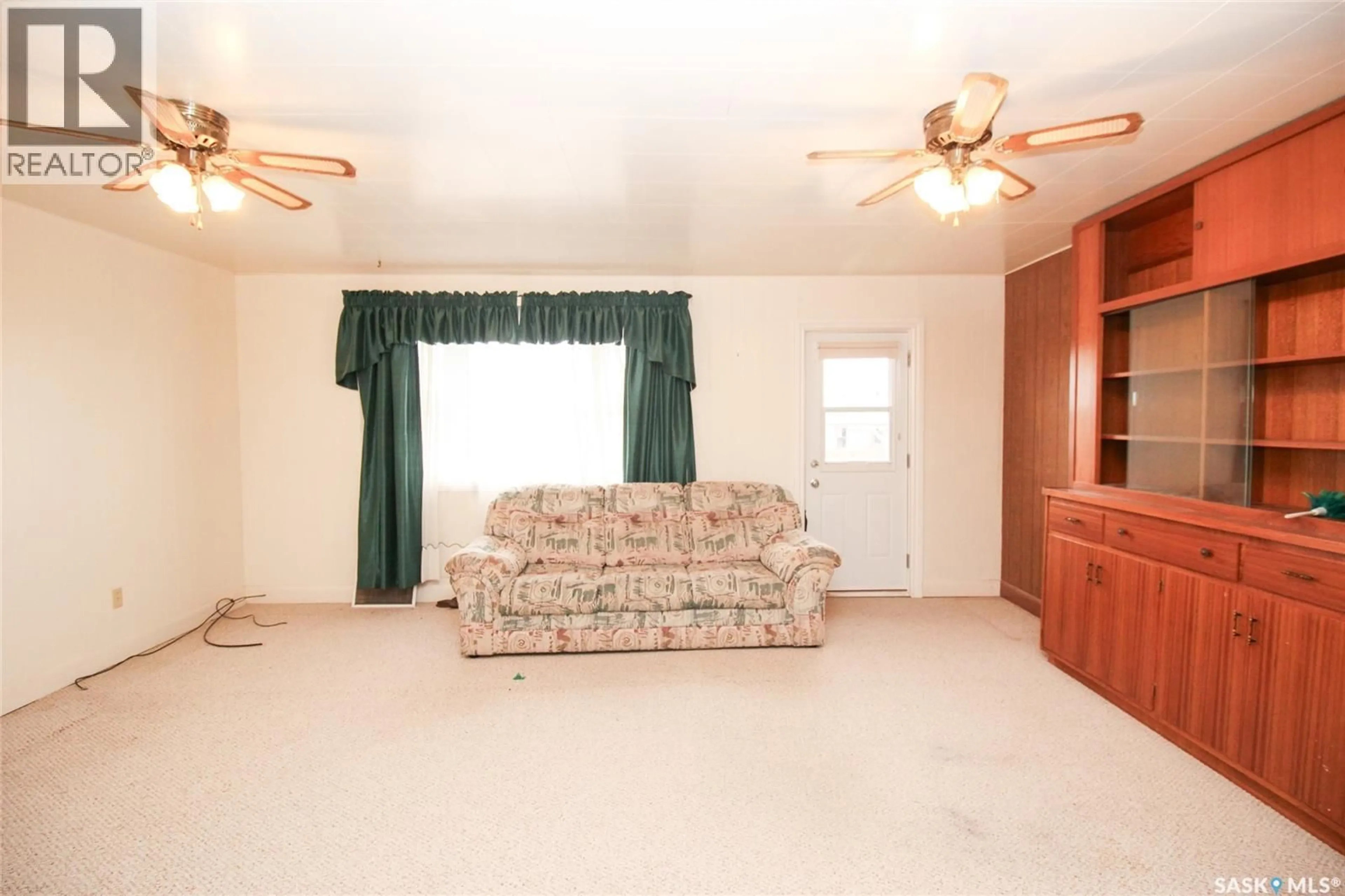 Living room with furniture, unknown for HAUX ACREAGE, Bone Creek Rm No. 108 Saskatchewan S0N2M0