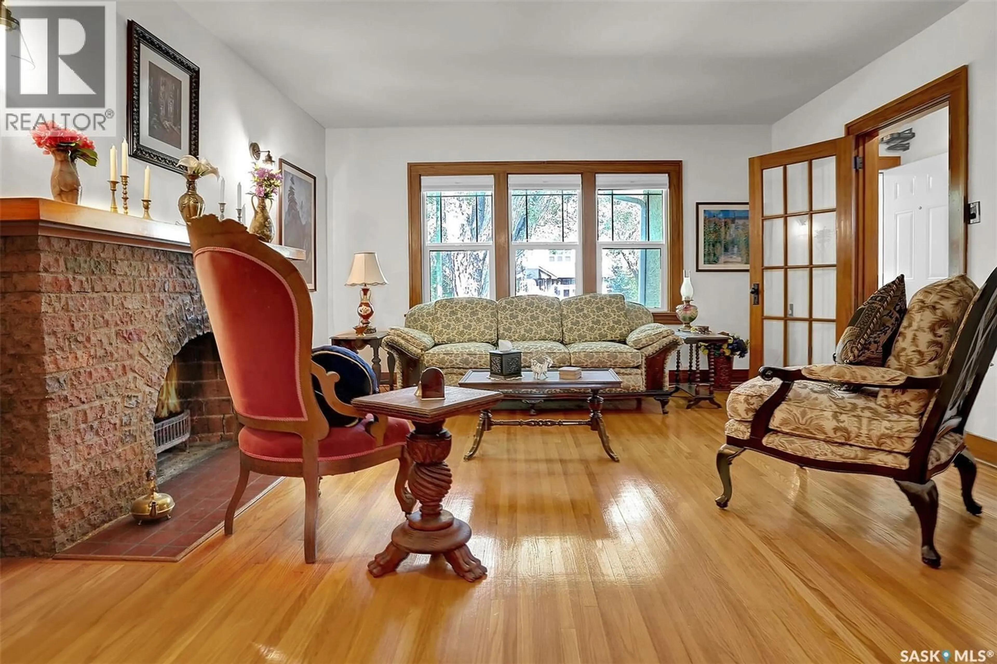 Living room with furniture, wood/laminate floor for 2721 HILL AVENUE, Regina Saskatchewan S4S0V5