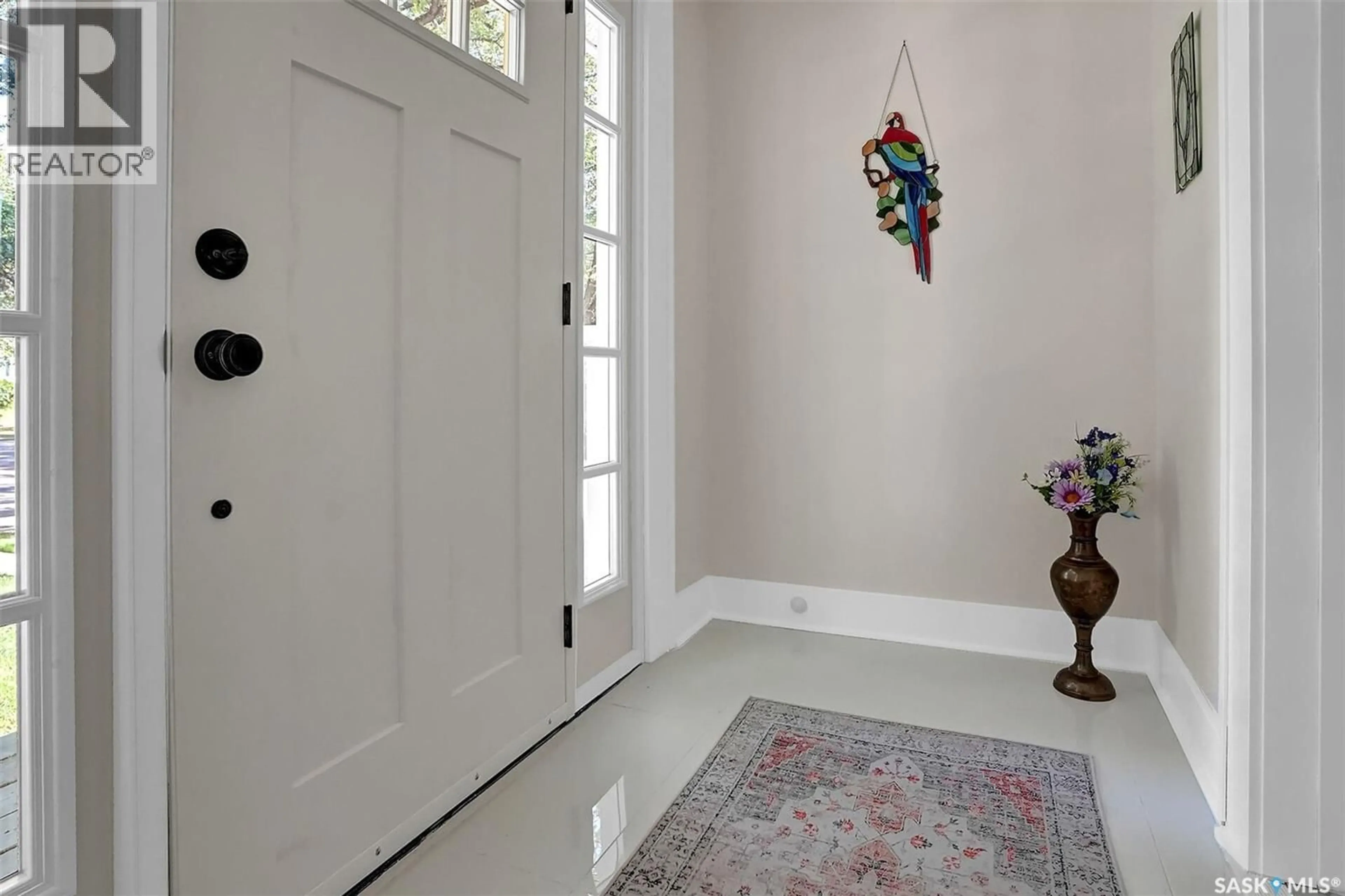 Indoor entryway for 2721 HILL AVENUE, Regina Saskatchewan S4S0V5