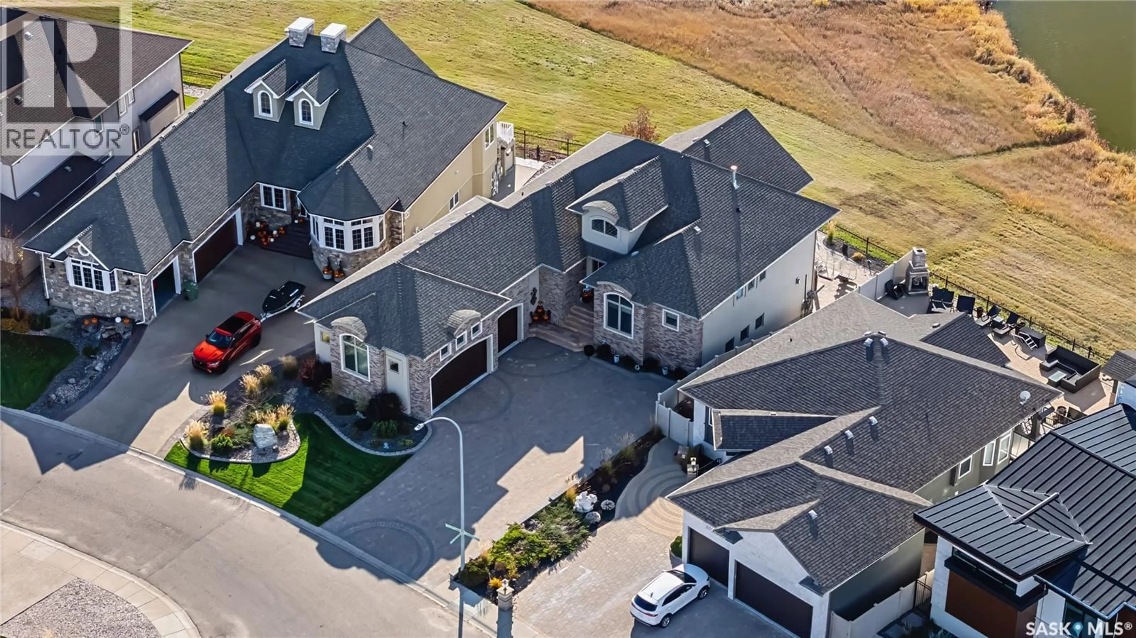 A pic from outside/outdoor area/front of a property/back of a property/a pic from drone, street for 8099 WASCANA GARDENS CRESCENT, Regina Saskatchewan S4V1G2