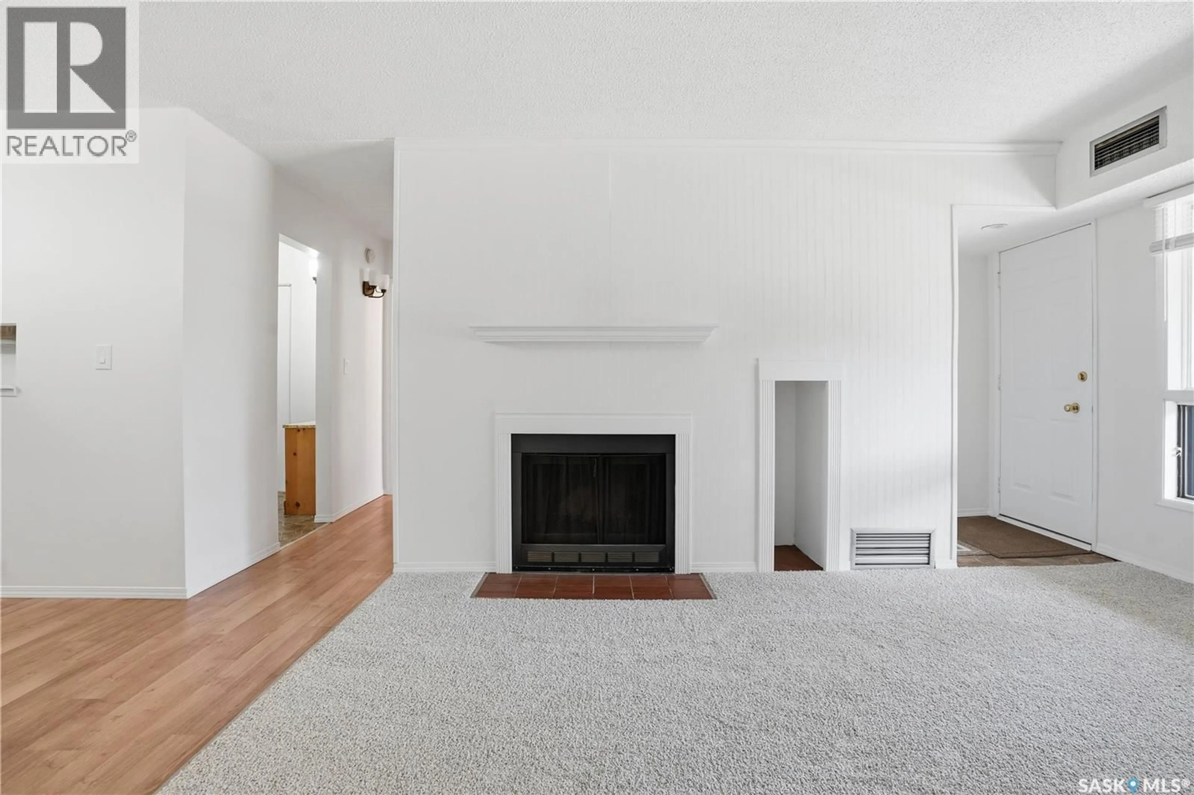 Living room with furniture, carpet floor for 184 160 GORE PLACE, Regina Saskatchewan S4T7S4