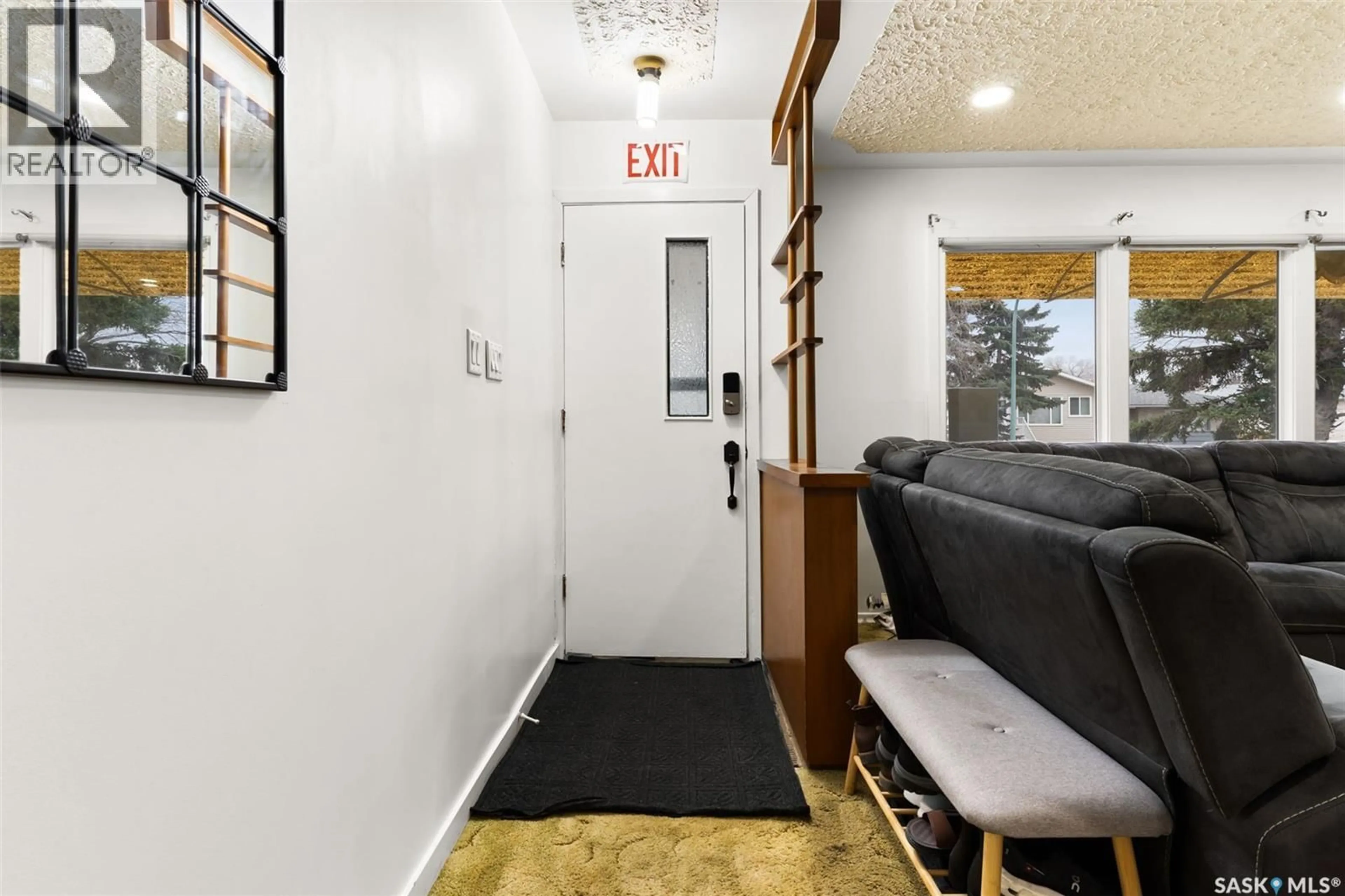 Indoor entryway for 940 EDGAR STREET, Regina Saskatchewan S4N3J2