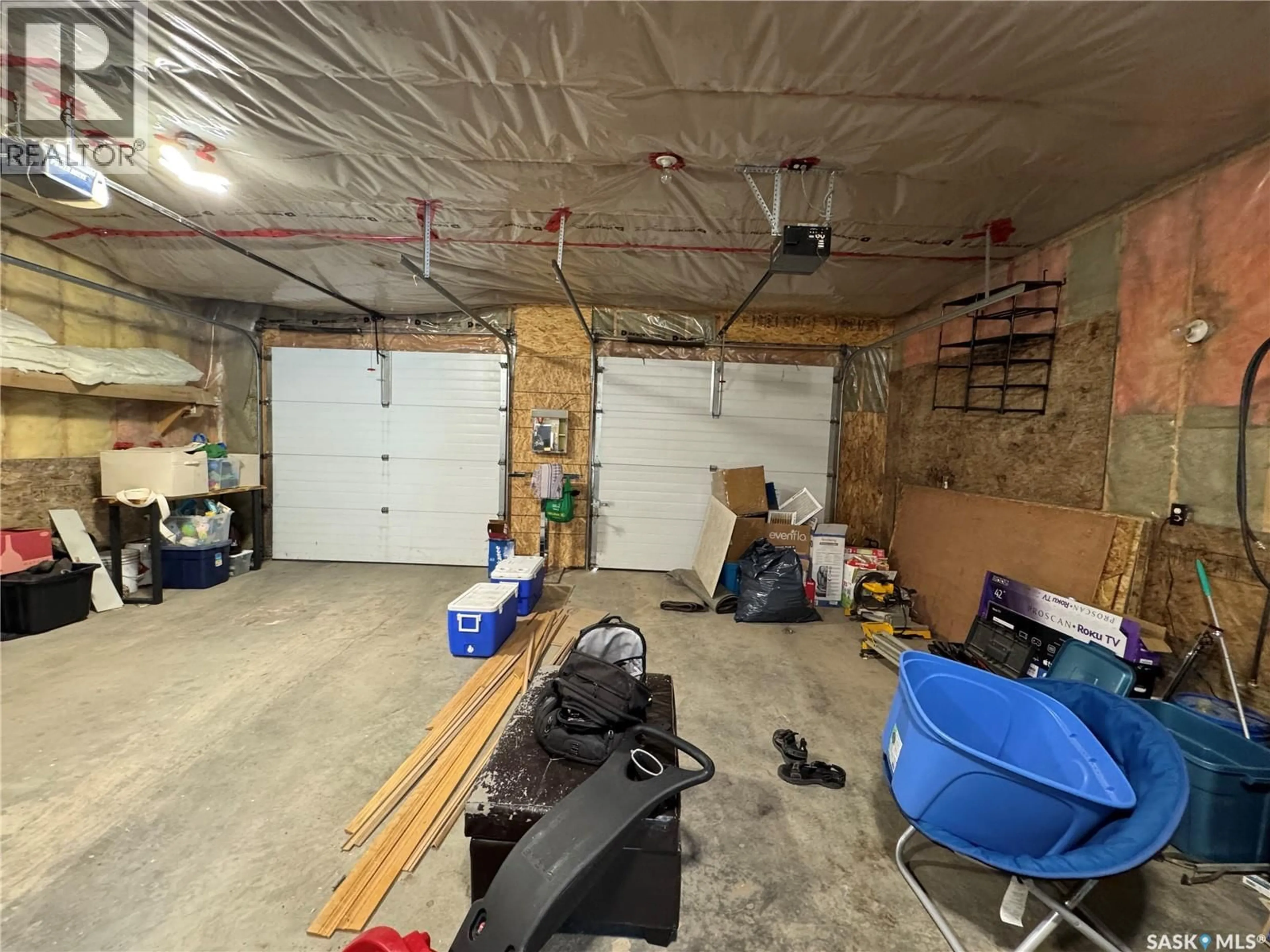 Indoor garage for 168 SMITH STREET, Regina Saskatchewan S4R2K6