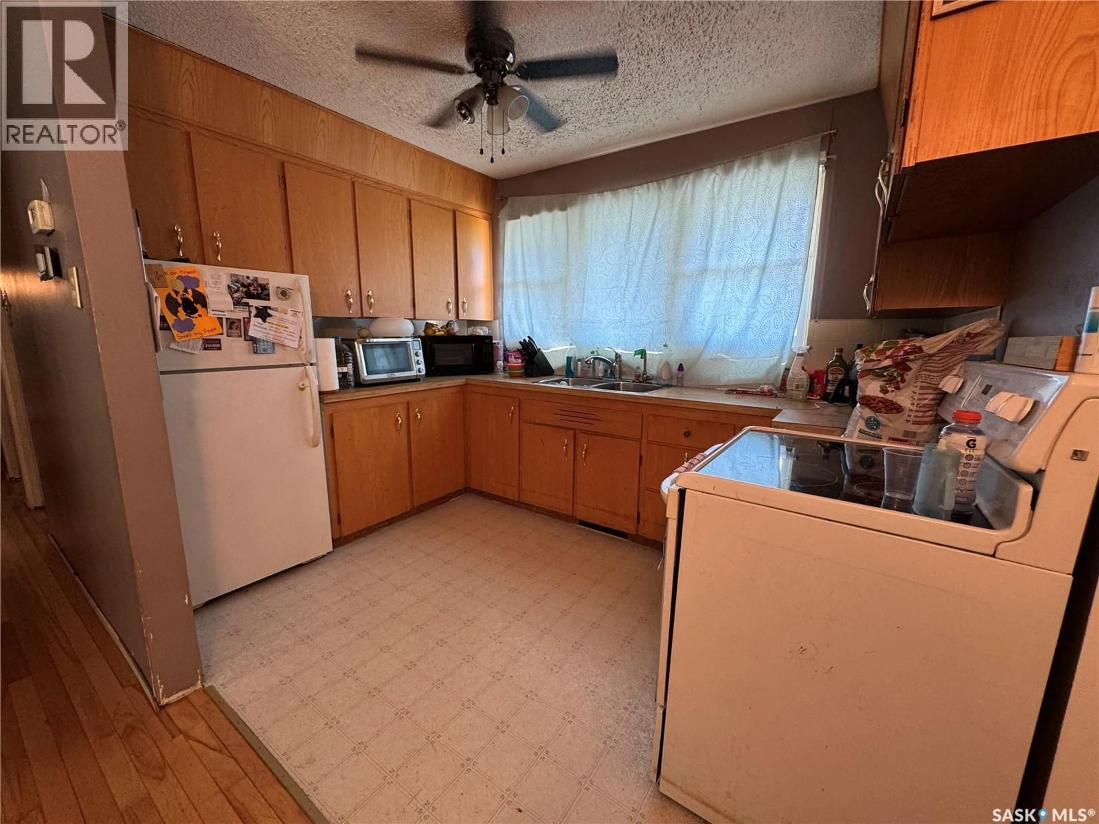 Standard kitchen, unknown for 168 SMITH STREET, Regina Saskatchewan S4R2K6