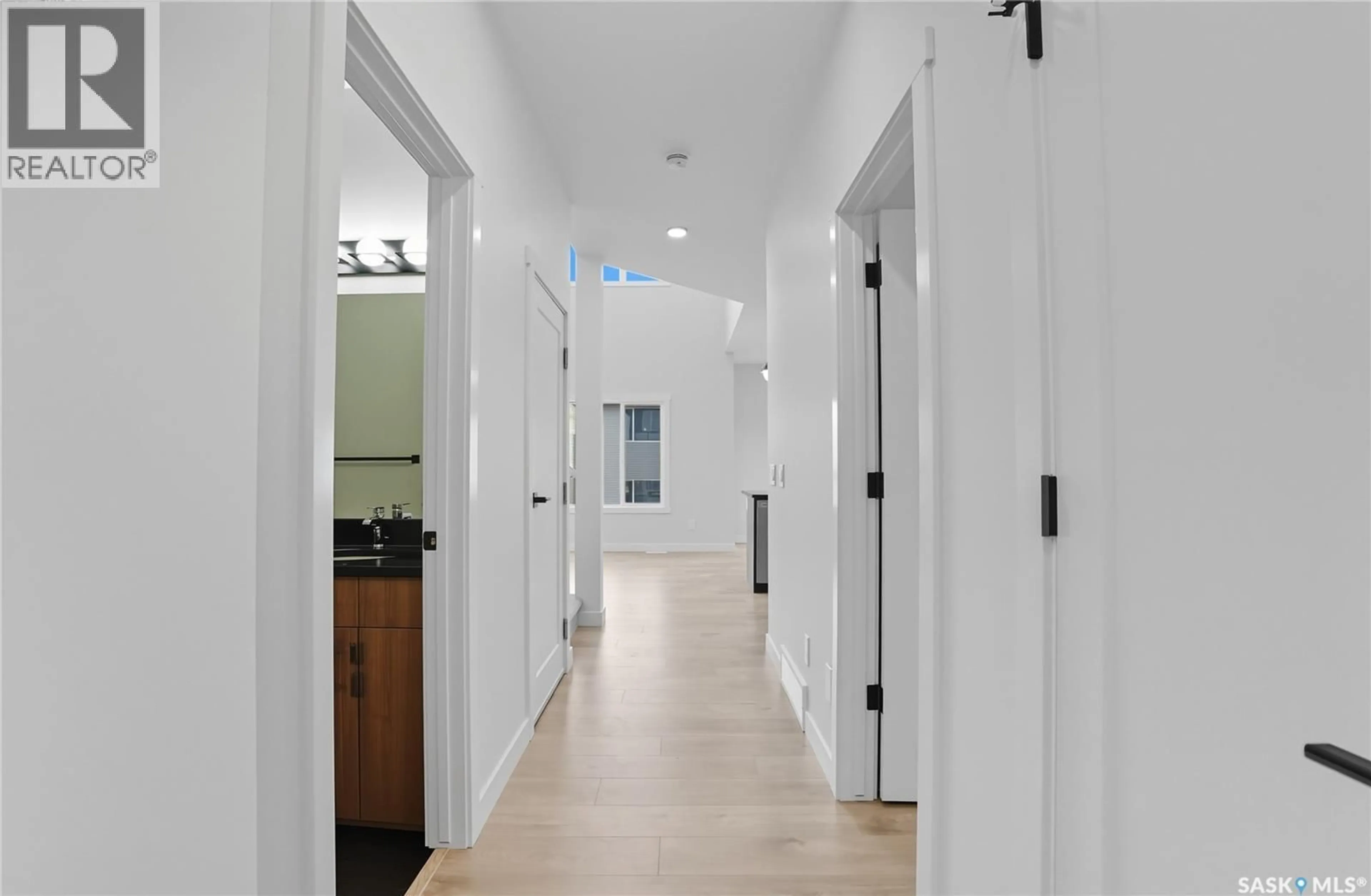 Indoor foyer for 907 TRAEGER MANOR, Saskatoon Saskatchewan S7V1V8