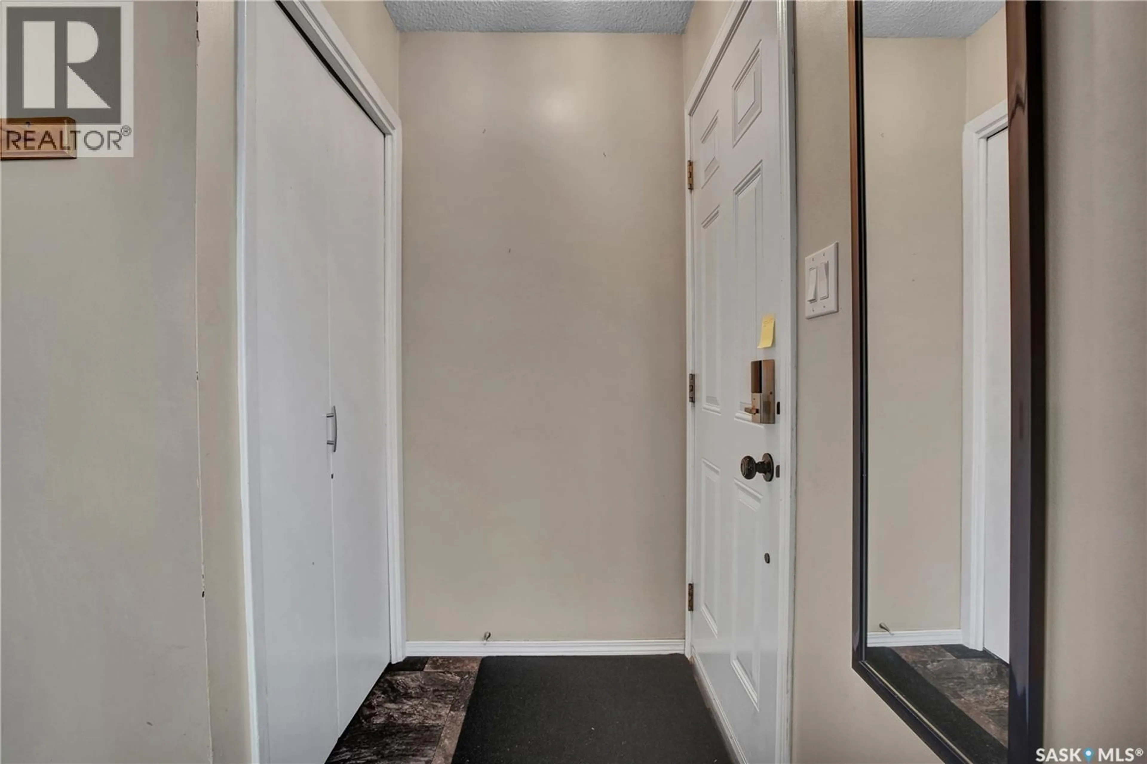 Indoor entryway for 2046-2048 EASTHILL, Saskatoon Saskatchewan S7J3C7