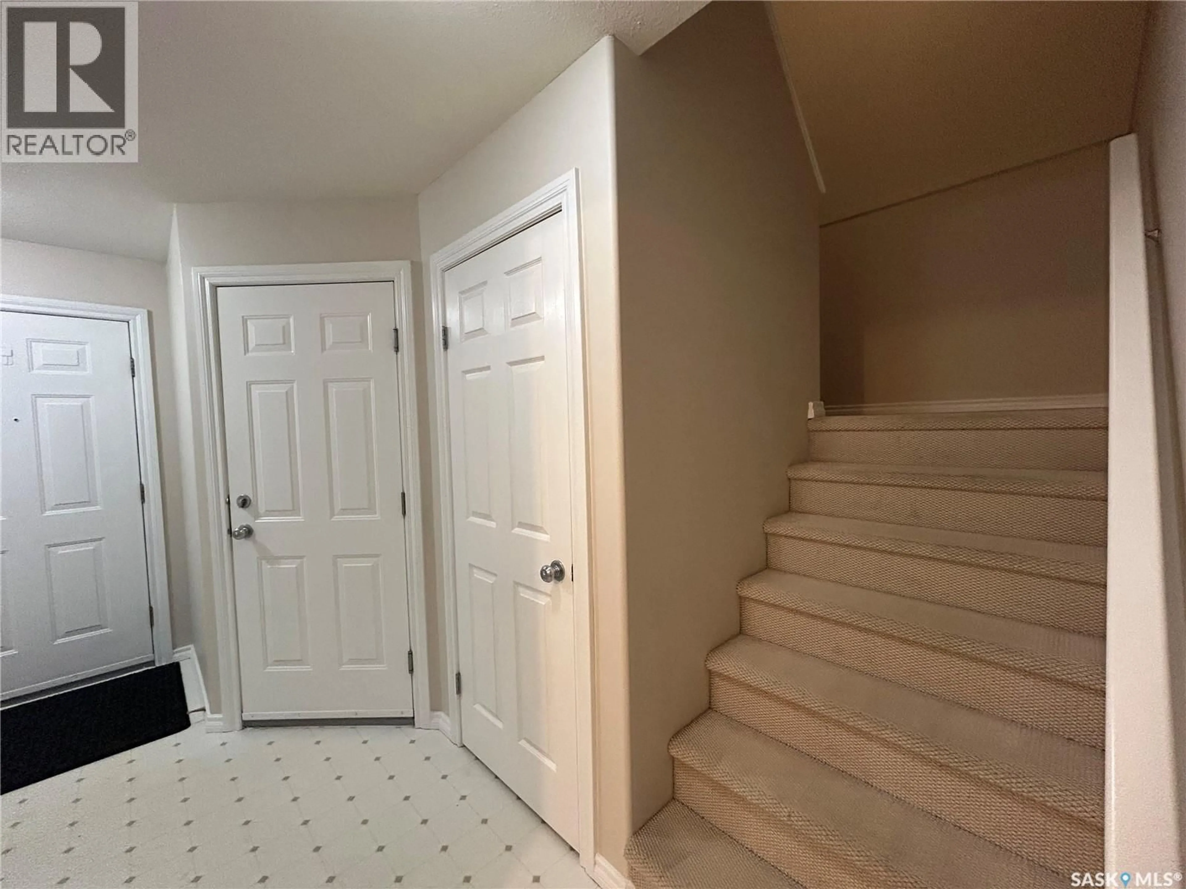 Indoor entryway for 42 127 BANYAN CRESCENT, Saskatoon Saskatchewan S7V1G5