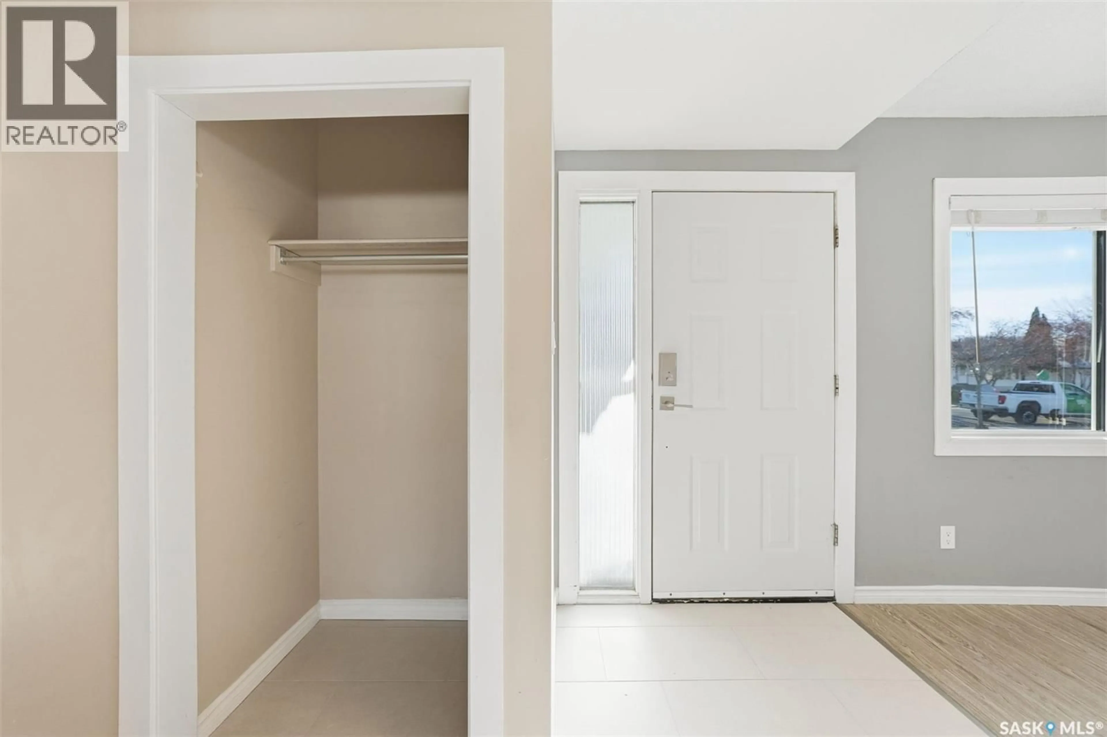 Indoor entryway for 59 TUCKER CRESCENT, Saskatoon Saskatchewan S7H3H4