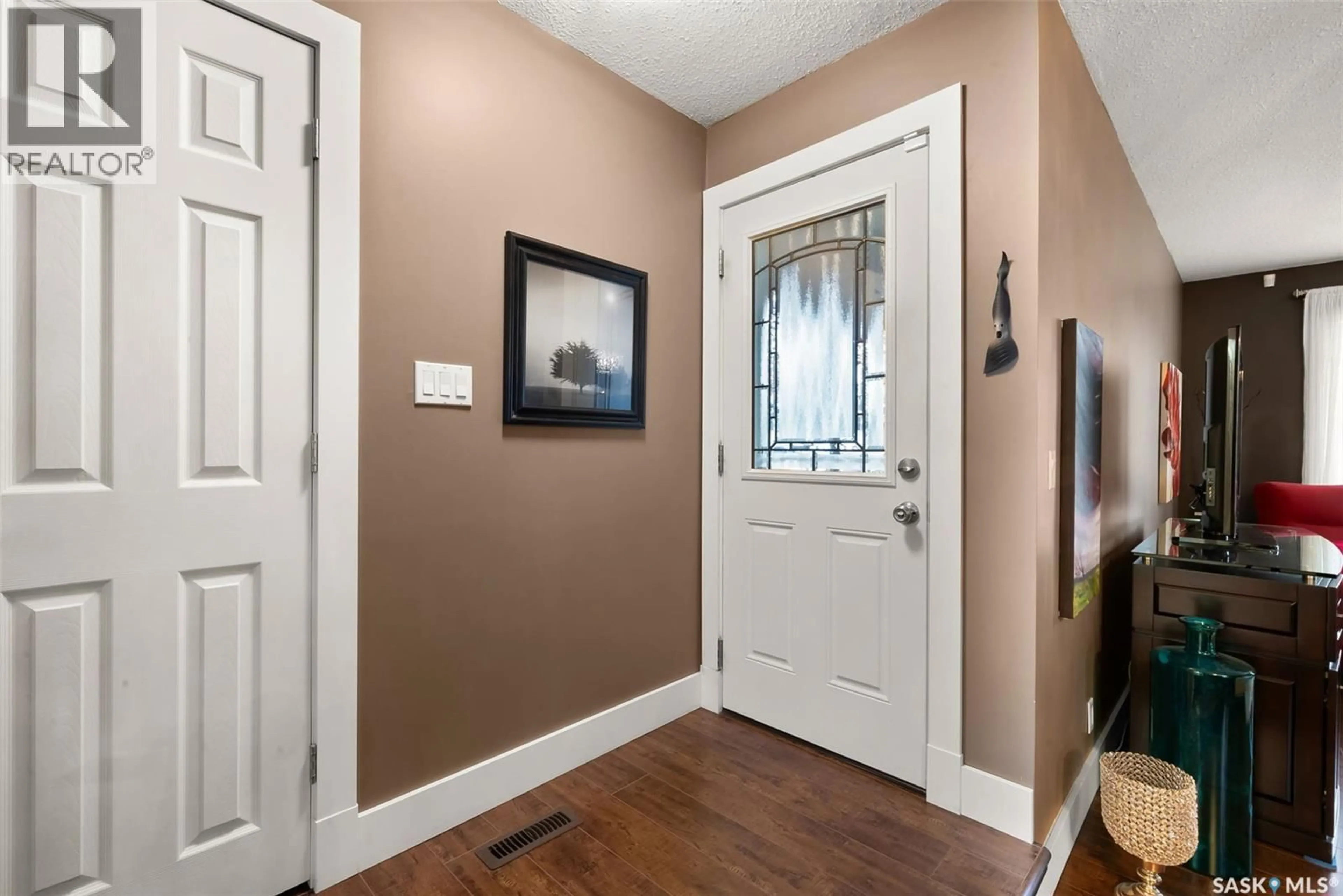 Indoor entryway for 129 MCCARTHY BOULEVARD, Regina Saskatchewan S4R5S2