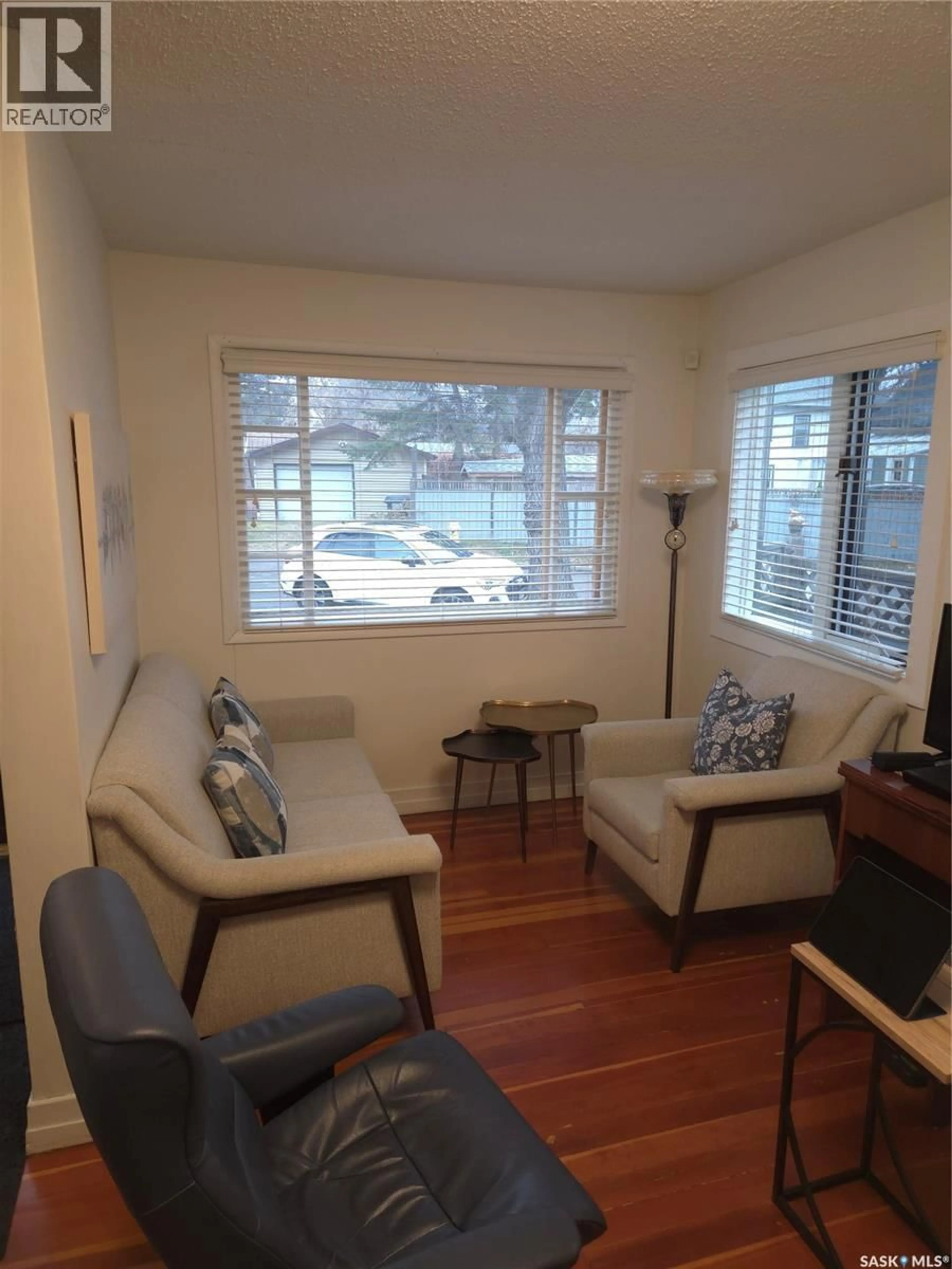 Living room with furniture, unknown for 505 F AVENUE, Saskatoon Saskatchewan S7L1W2