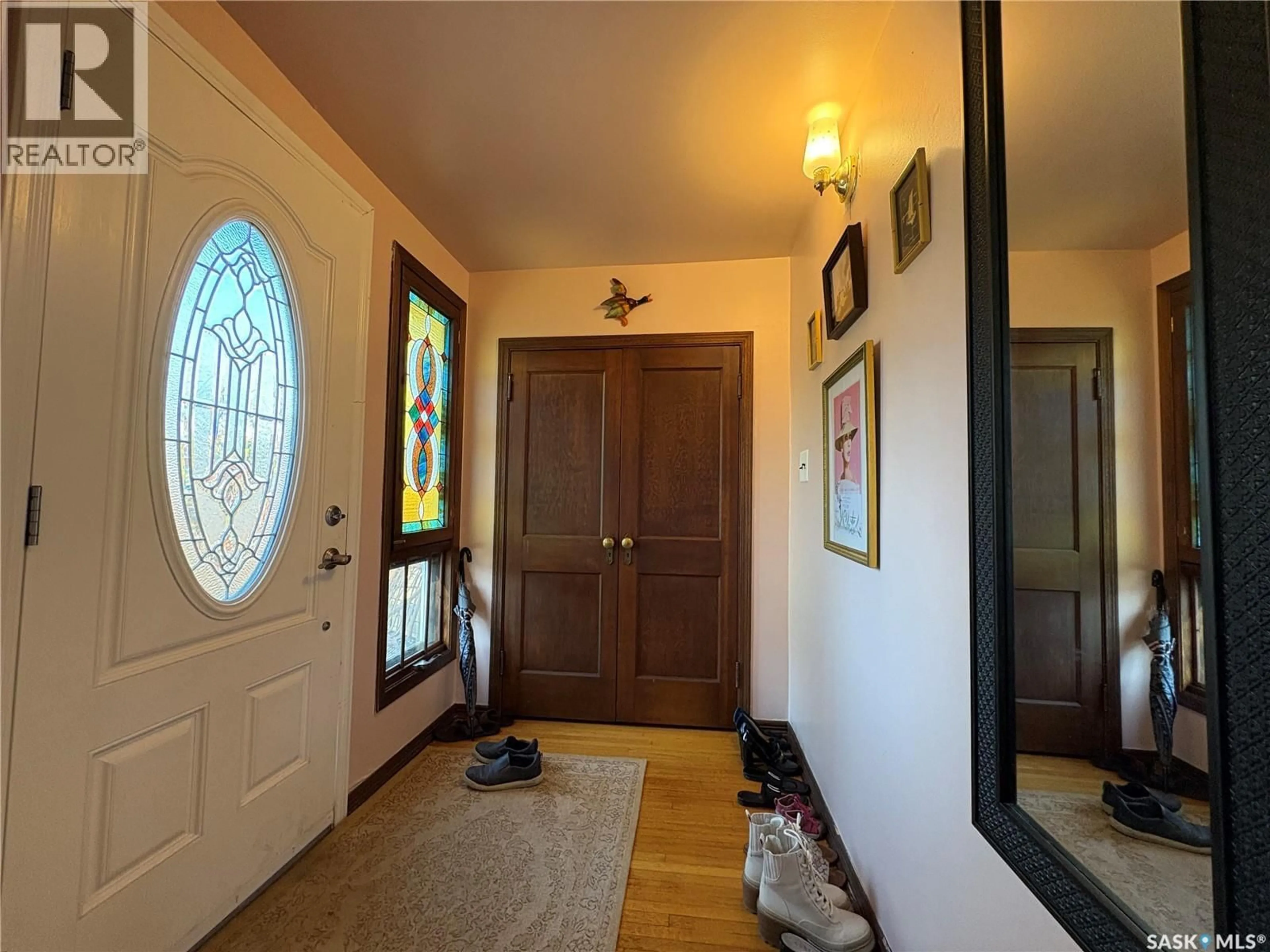 Indoor entryway for 2139 MCTAVISH STREET, Regina Saskatchewan S4T3X1