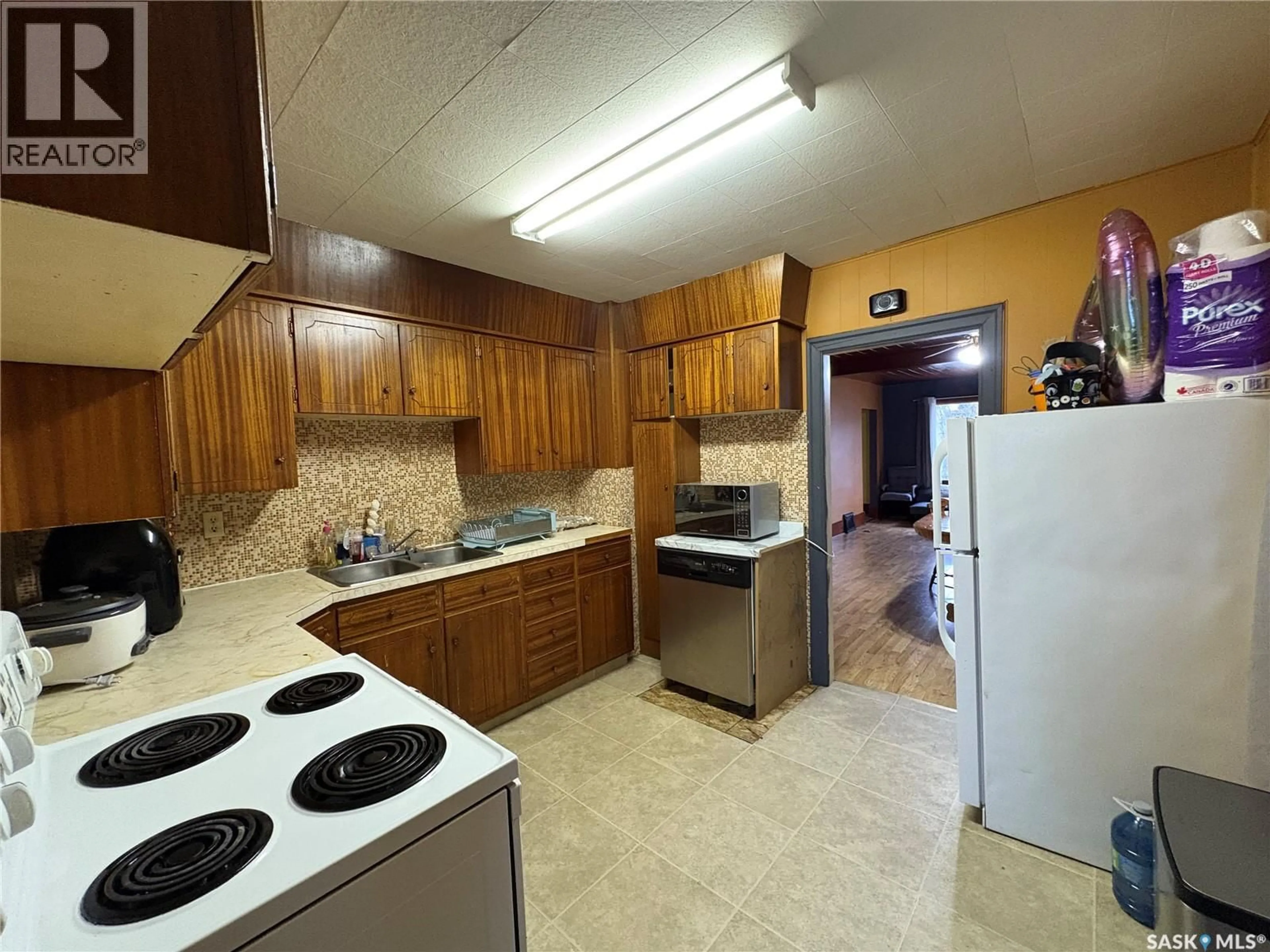 Standard kitchen, unknown for 2204 MONTREAL STREET, Regina Saskatchewan S4P0W4