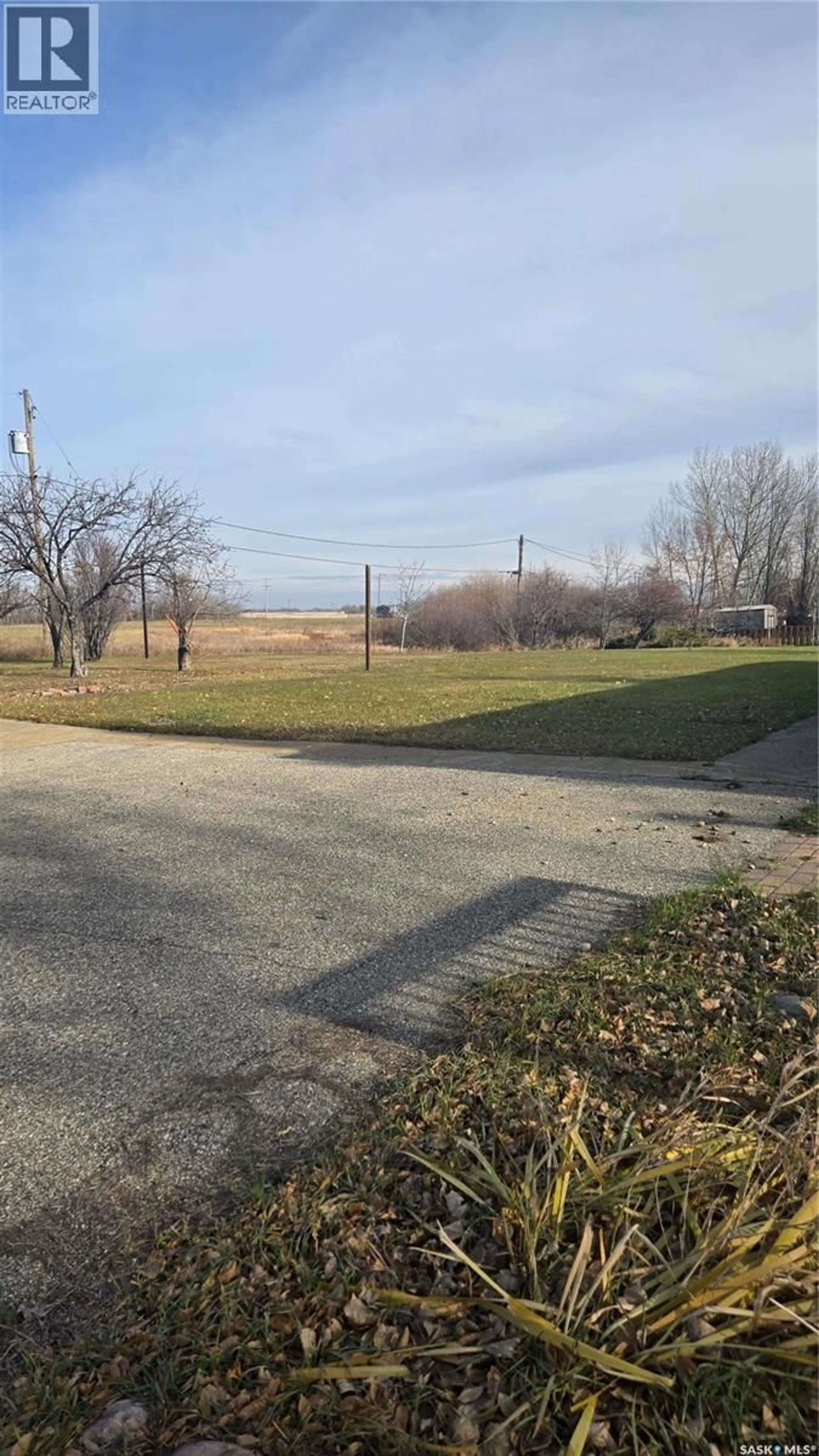 A pic from outside/outdoor area/front of a property/back of a property/a pic from drone, street for 602 BOSCURVIS AVENUE, Oxbow Saskatchewan S0C2B0