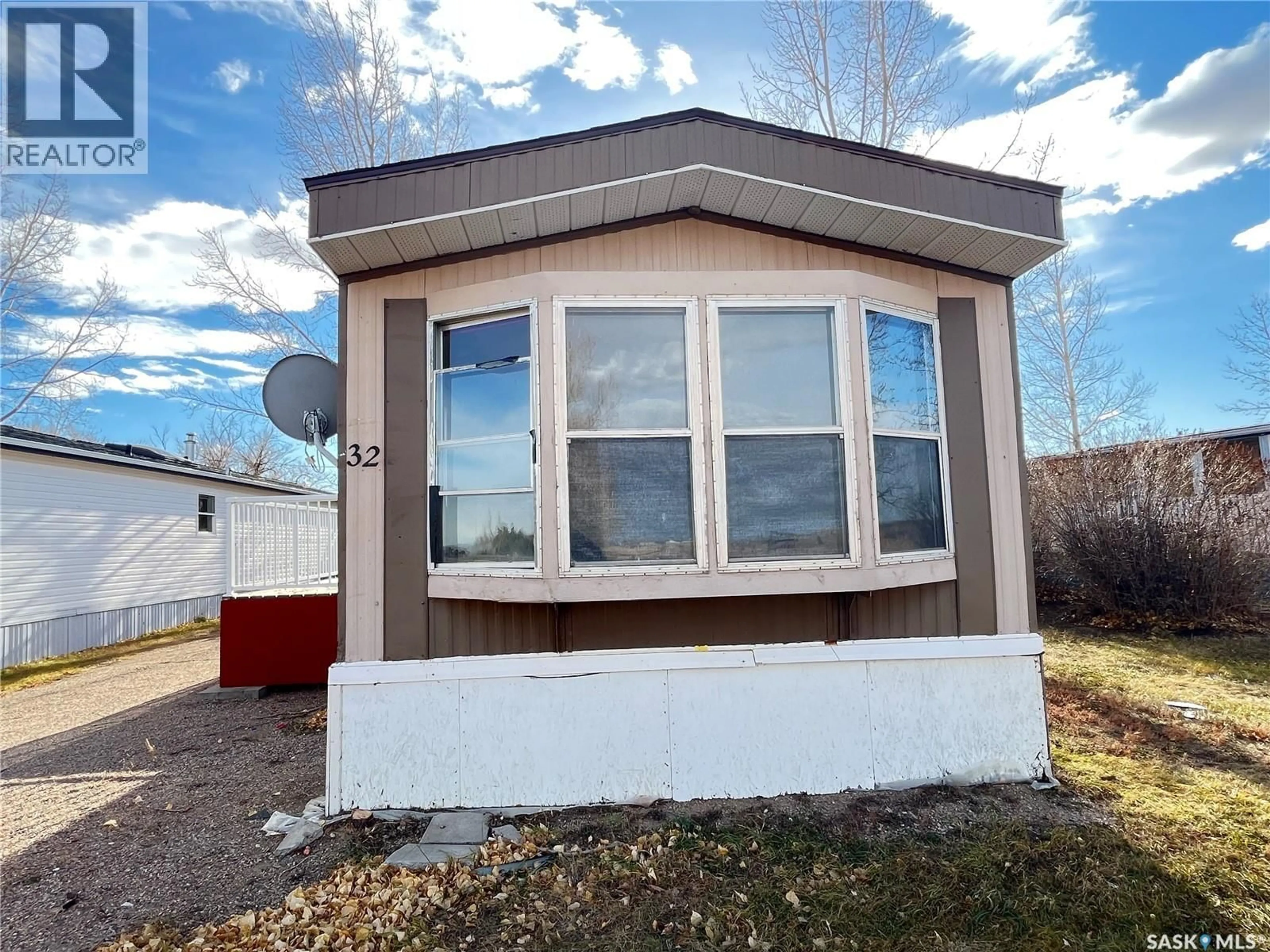 Home with vinyl exterior material, unknown for CYPRESS MOBILE HOME PARK, Maple Creek Saskatchewan S0N1N0